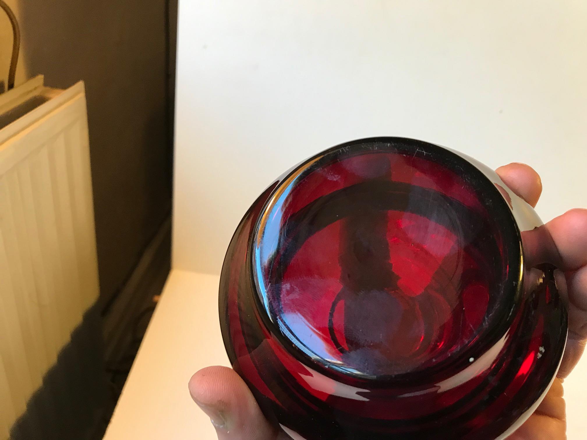 Italian Modern Ruby Red Lidded Jar in Glass by Empoli, 1960s In Good Condition For Sale In Esbjerg, DK