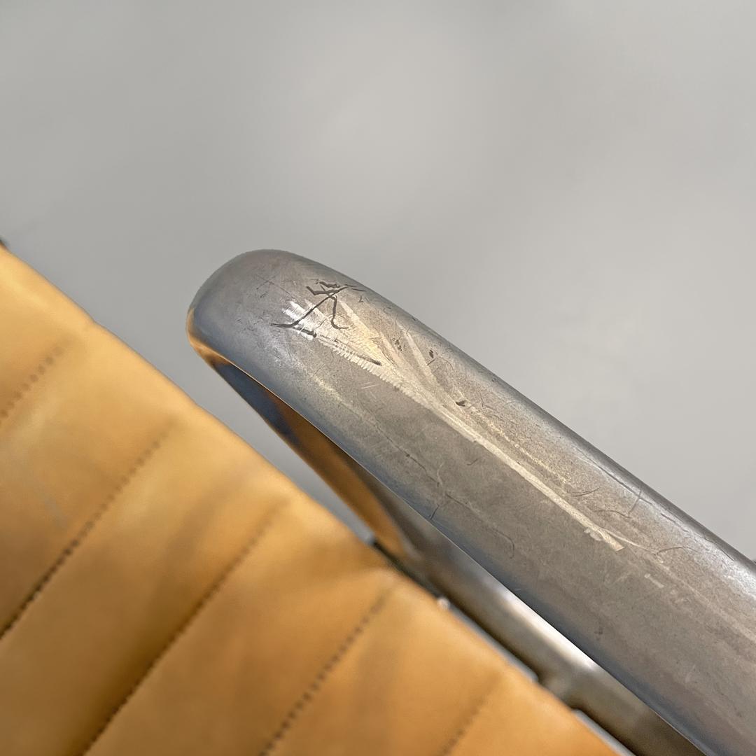 Italian modern salmon pink leather swivel office chair by Eames for ICF, 1970s For Sale 5