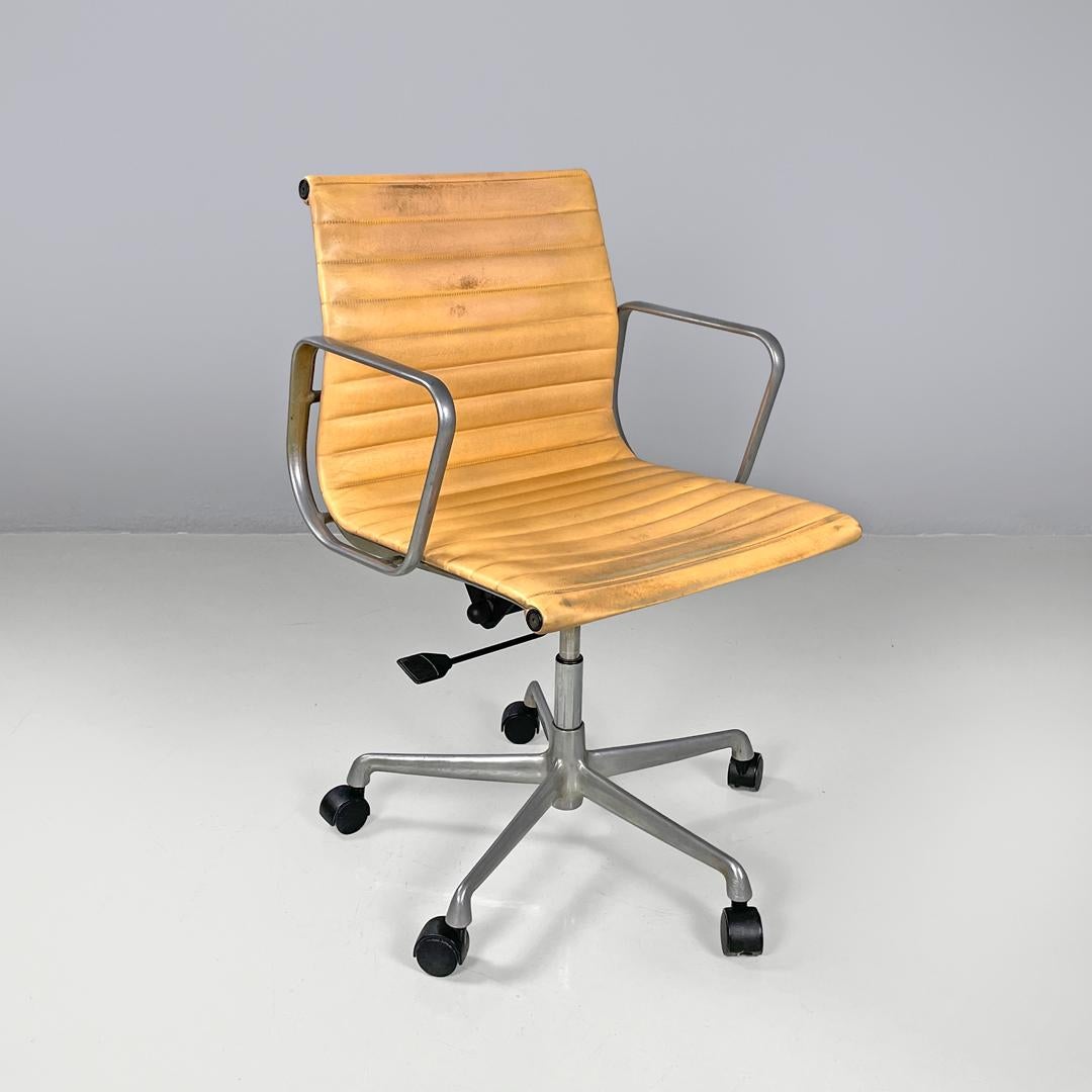 Italian modern salmon pink leather swivel office chair by Eames for ICF, 1970s
Swivel office chair or armchair with wheels. The seat and back are covered in warm salmon pink leather with horizontal stitching. The frame is in silver metal and has