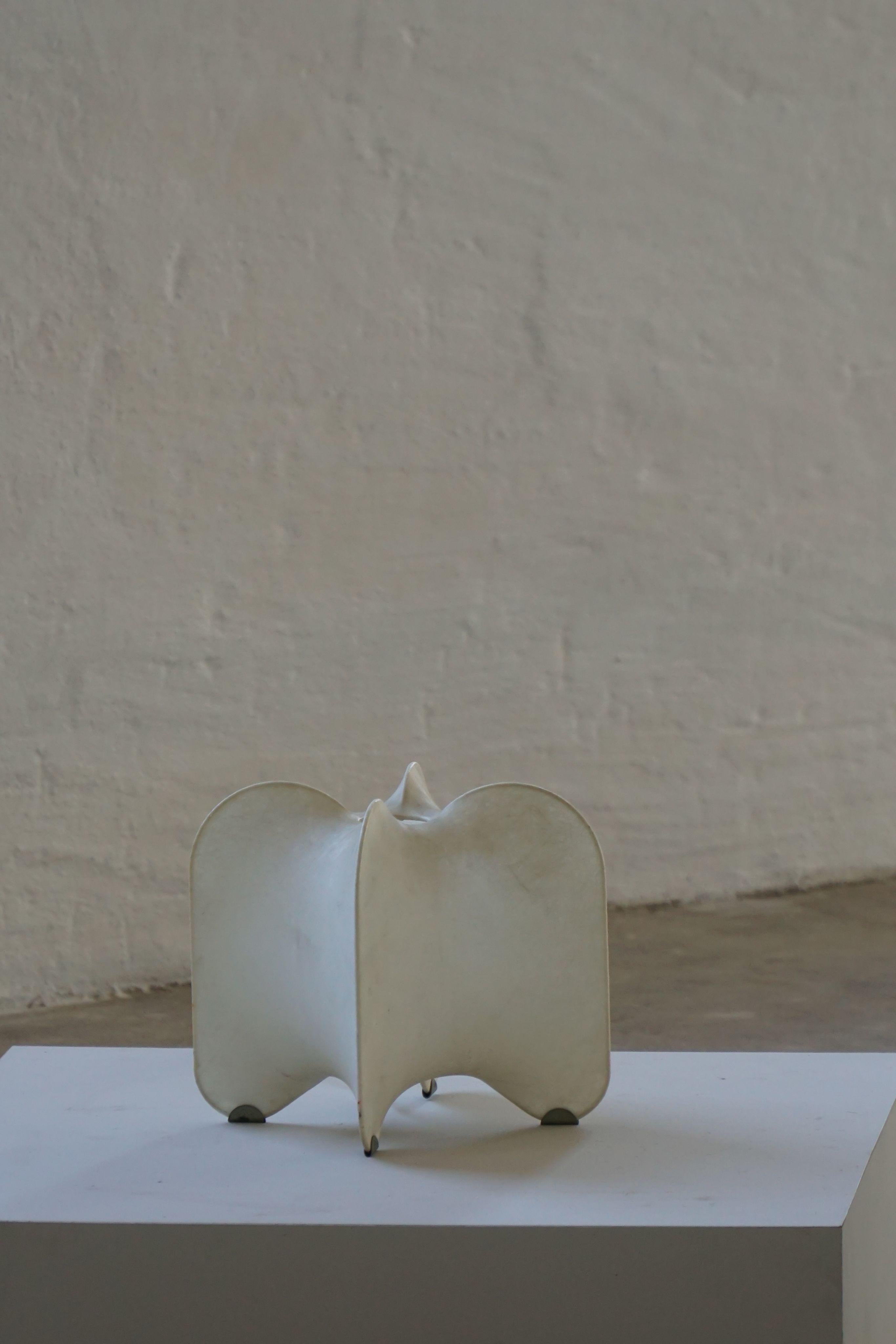 Italienische moderne skulpturale Cocoon-Tischlampe, Mitte des Jahrhunderts, 1960er Jahre im Zustand „Gut“ im Angebot in Odense, DK