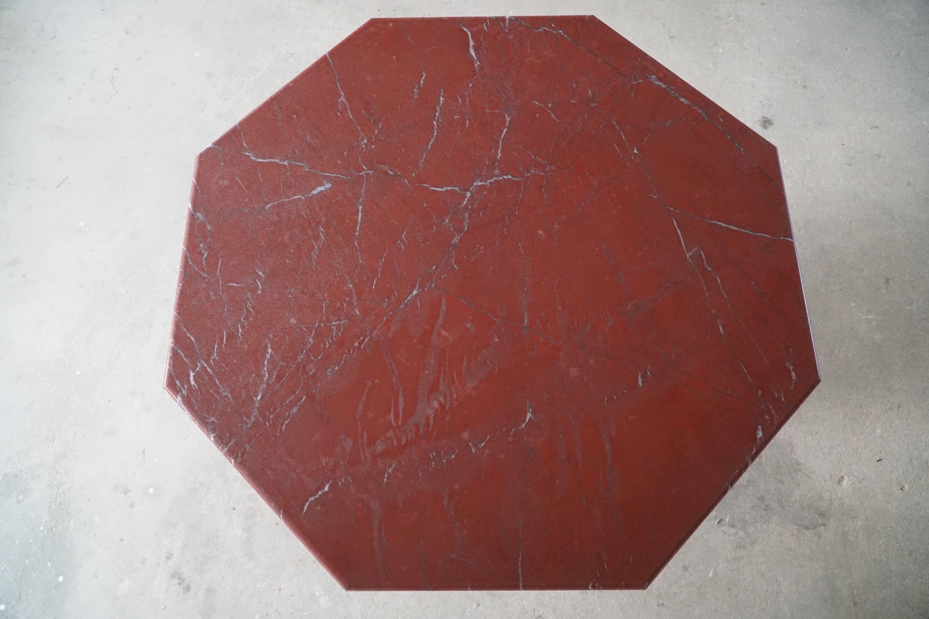 Italian Modern Sculptural Octagonal Shaped Dining Table in Marble, Made in 1970s For Sale 5