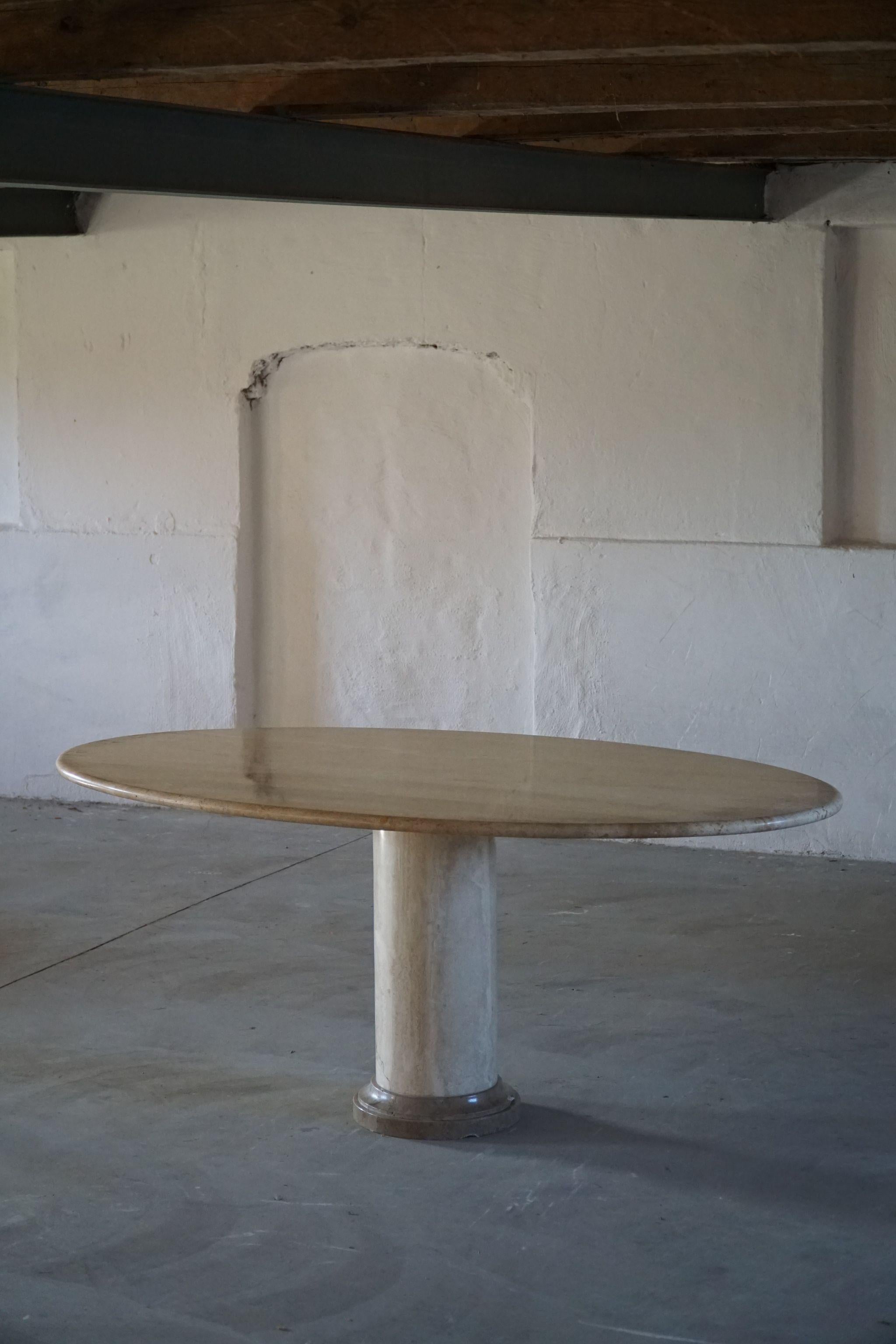 Italian Modern Sculptural Oval Dining Table in Marble, Made in 1970s 5