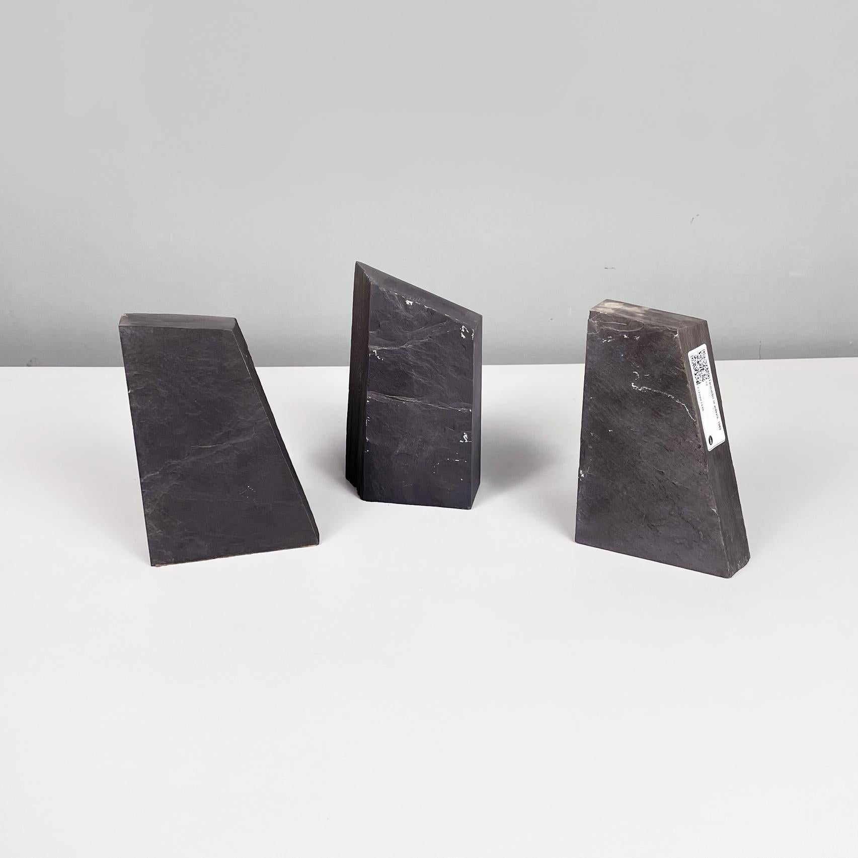 Italian modern sculpture bookends in black stone slate, 1980s
Set of three rectangular base sculptures in slate. The stone has an irregular shape. These knick-knacks can be used as aesthetic objects or as bookends.
1980s.
Very good conditions