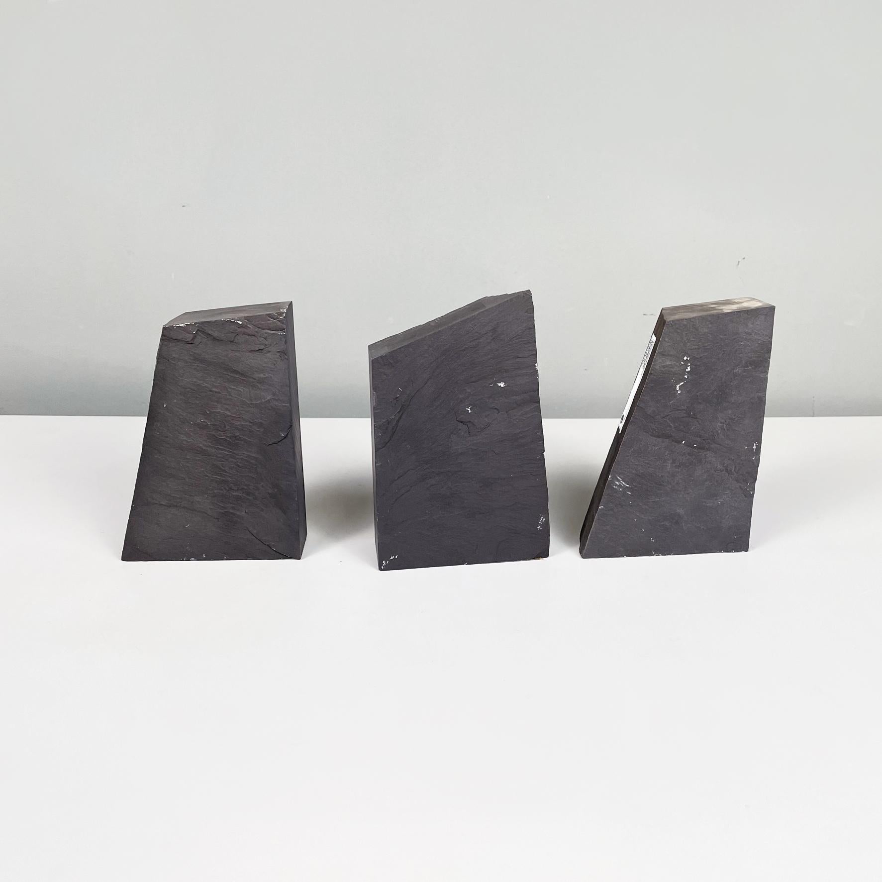 Italian Modern Sculpture Bookends in Black Stone Slate, 1980s In Good Condition In MIlano, IT