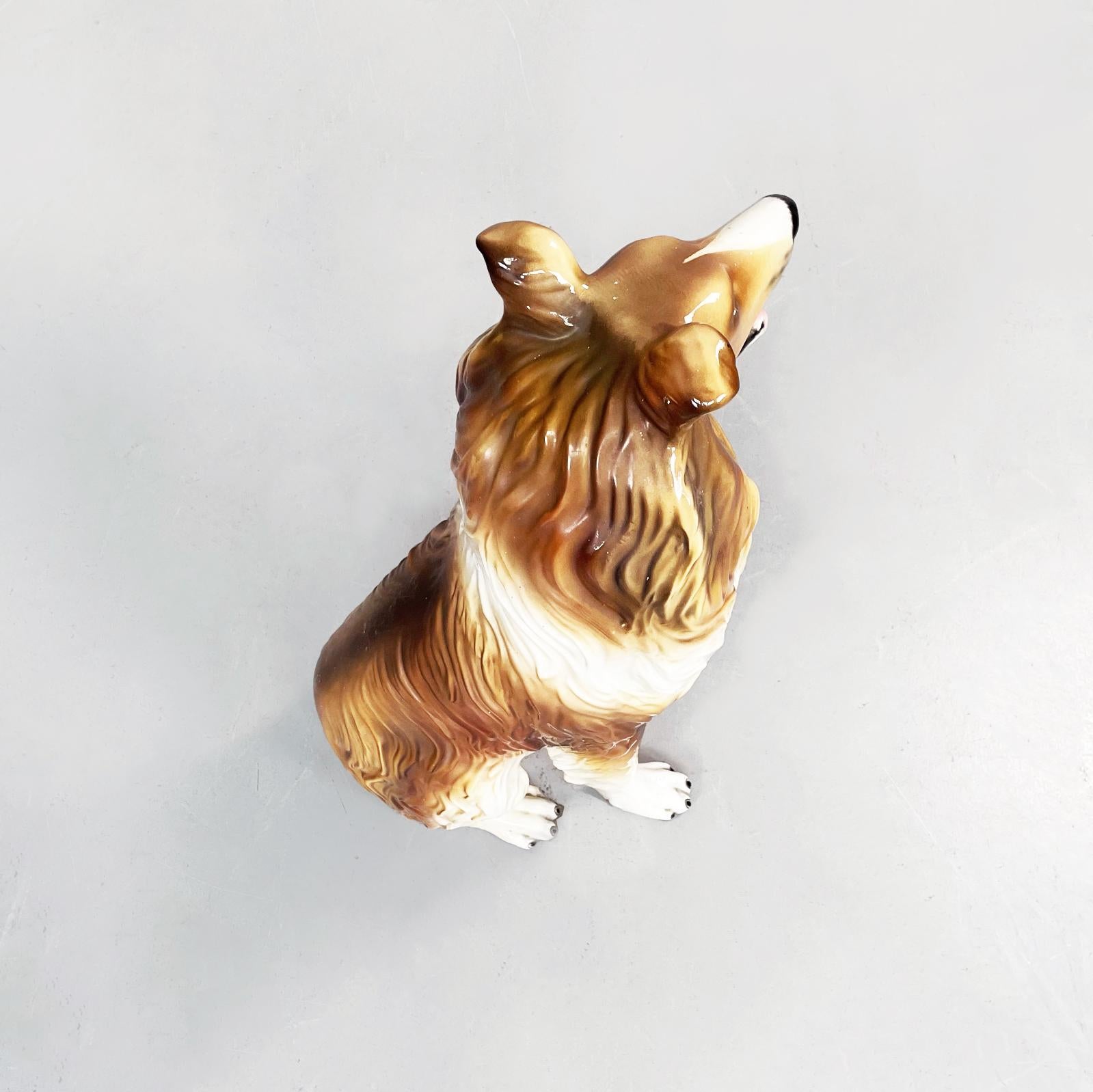 Fin du 20e siècle Sculpture moderne italienne en céramique représentant un chien de collier rugueux assis sur un mur en céramique, 1970 en vente