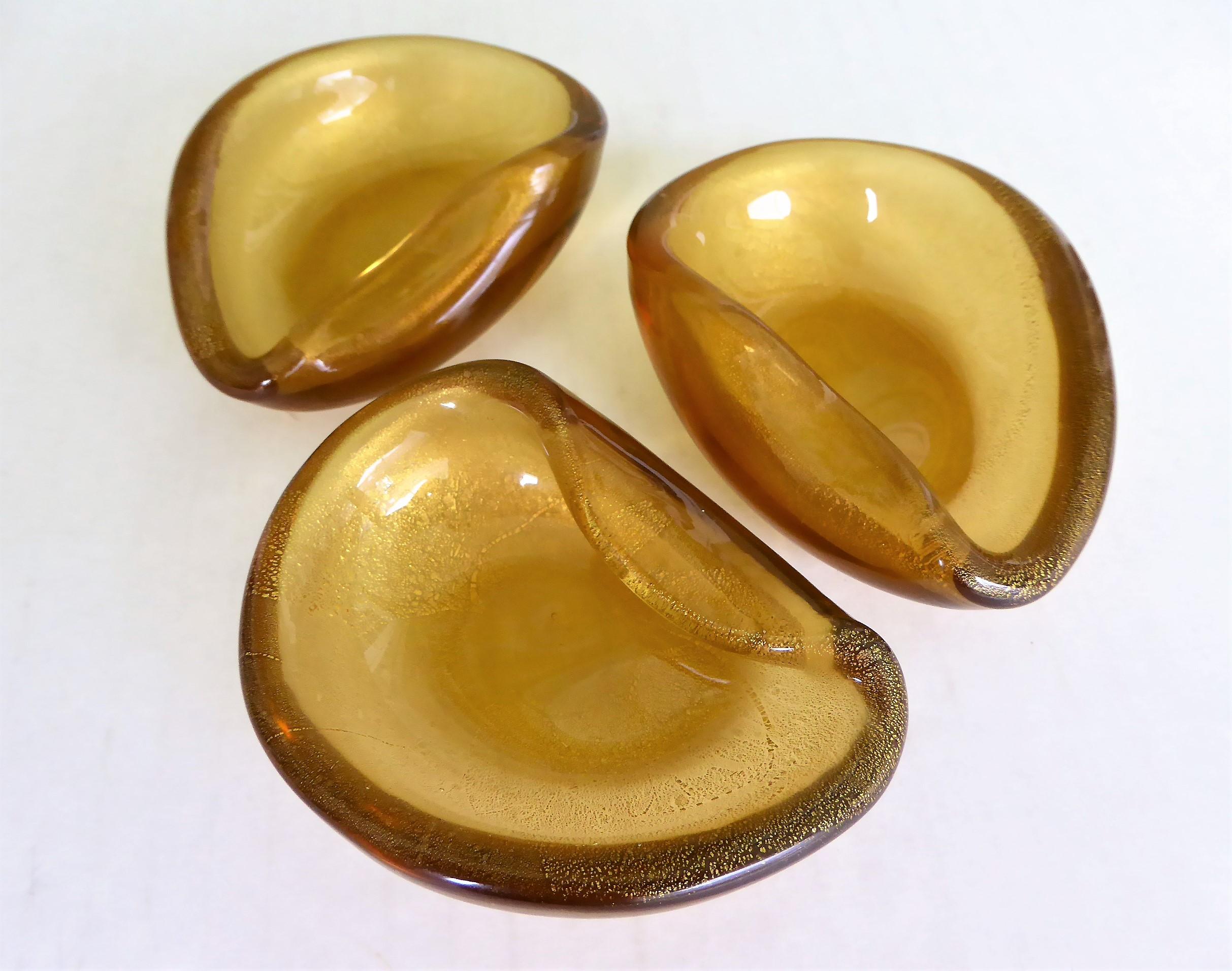 Italian Modern Set of 3 Gold Clam Shaped Murano Salt Cellars / Ashtrays, 1950s 10