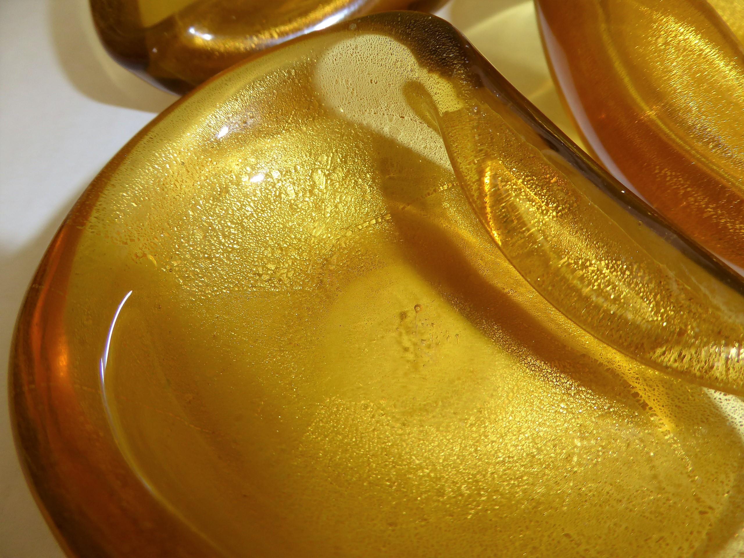 Mid-Century Modern Italian Modern Set of 3 Gold Clam Shaped Murano Salt Cellars / Ashtrays, 1950s