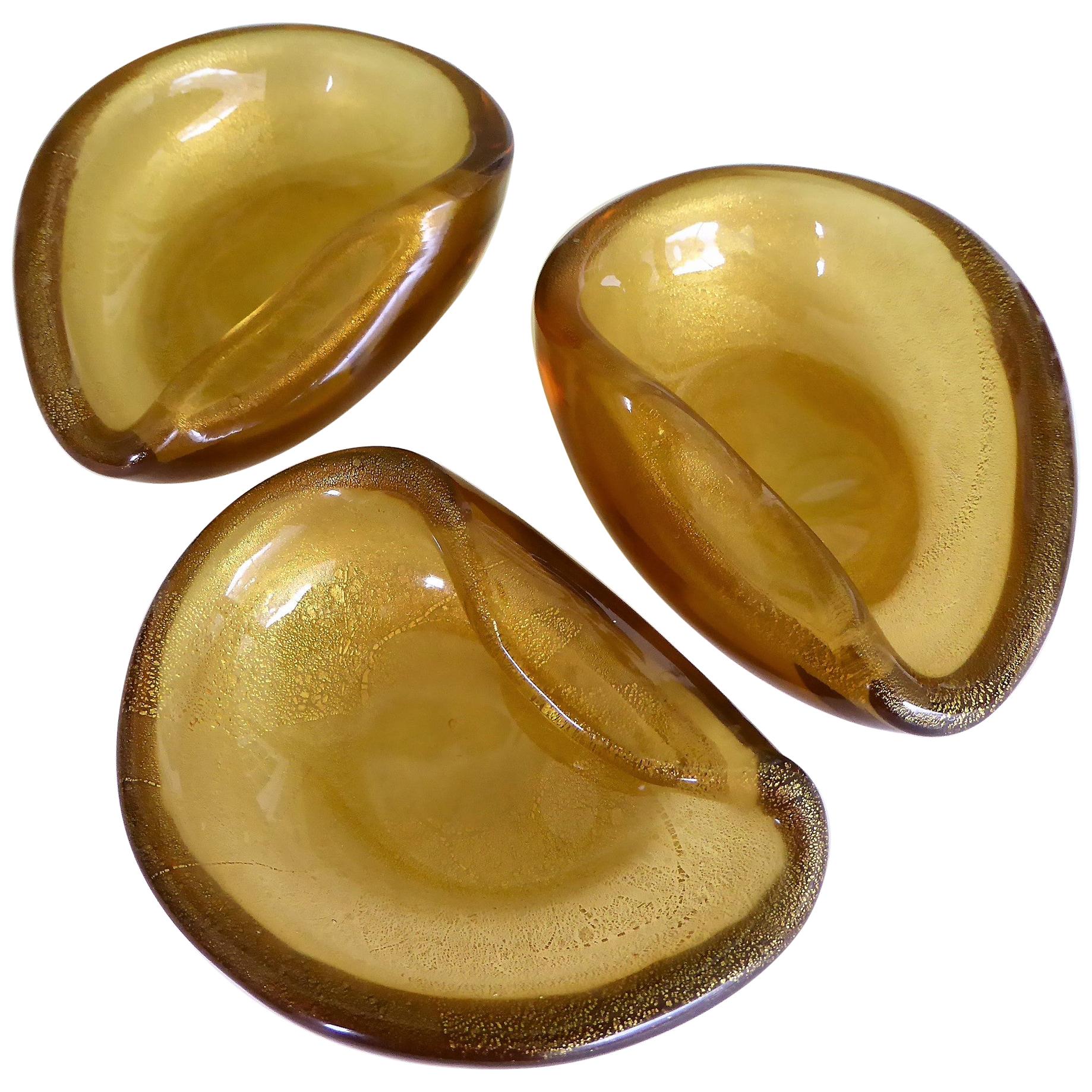 Italian Modern Set of 3 Gold Clam Shaped Murano Salt Cellars / Ashtrays, 1950s