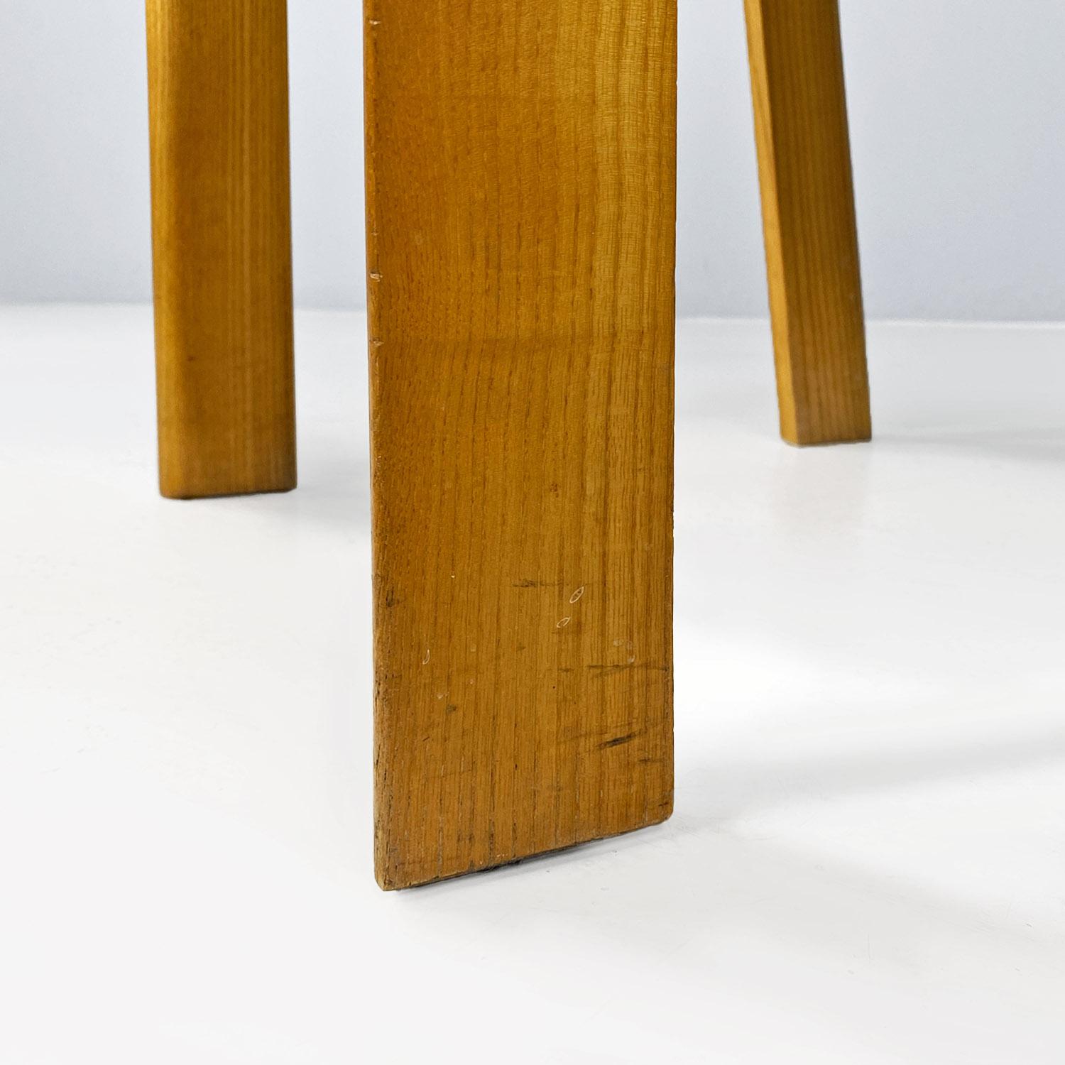 Ensemble moderne italien de quatre chaises en bois massif, années 1980 en vente 12