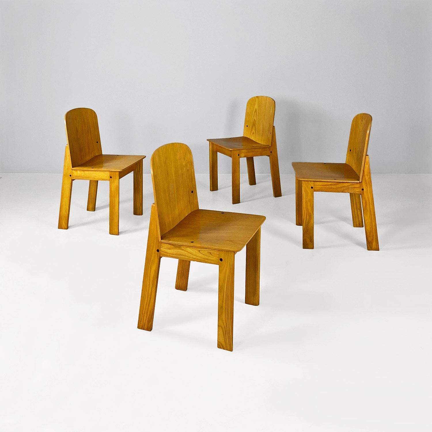 Modernes italienisches Set aus vier Massivholzstühlen, 1980er-Jahre
Satz von vier Stühlen mit Struktur vollständig in Massivholz.
1980 ungefähr.
Gute Bedingungen
Maße in 43x46x76h cm und Sitz 42h cm
Nicht separat erhältlich.
Schöner Satz von vier