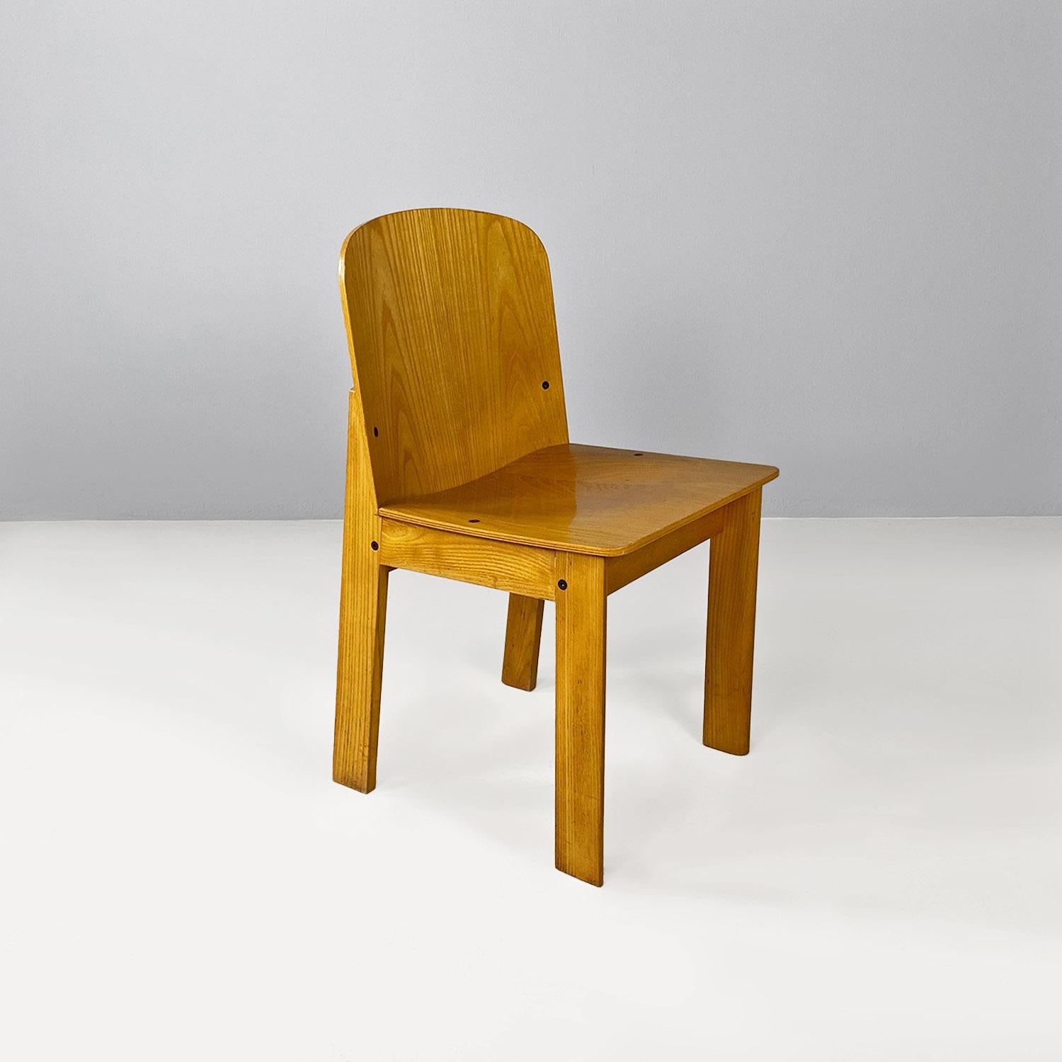 Moderne Ensemble moderne italien de quatre chaises en bois massif, années 1980 en vente