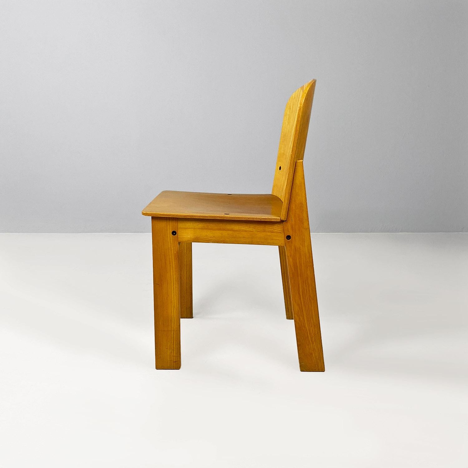 Bois Ensemble moderne italien de quatre chaises en bois massif, années 1980 en vente