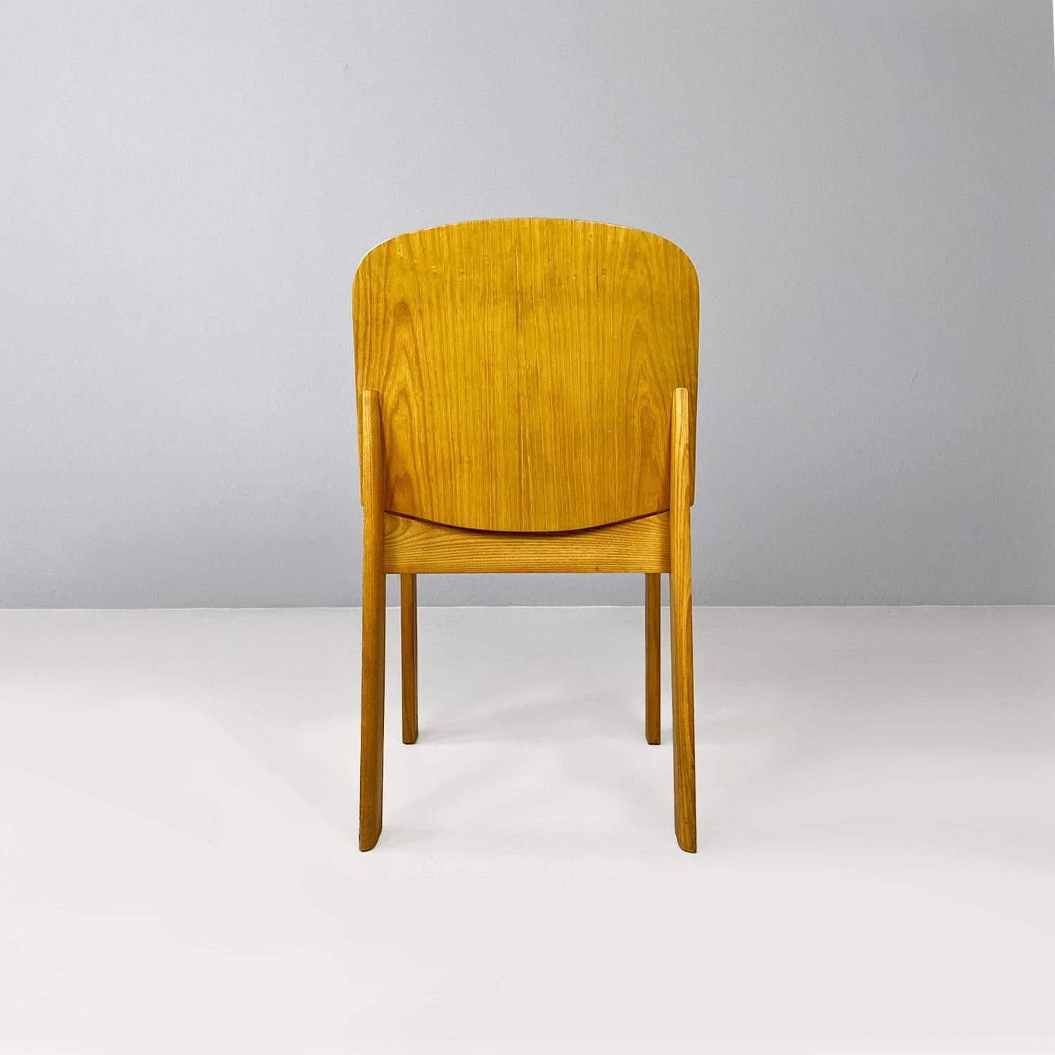 Ensemble moderne italien de quatre chaises en bois massif, années 1980 en vente 2