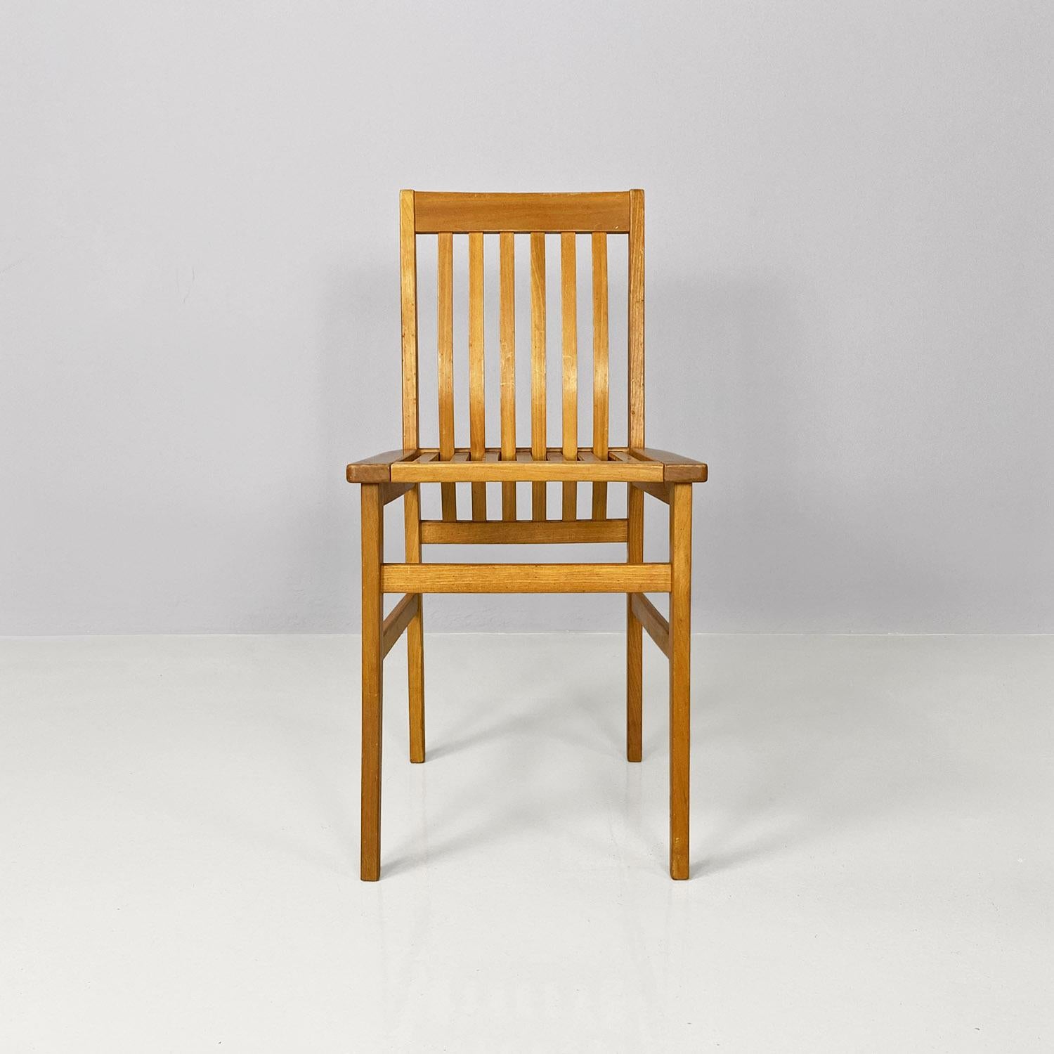 Italian modern set of four wooden Milano chairs by Aldo Rossi for Molteni, 1987 In Good Condition For Sale In MIlano, IT