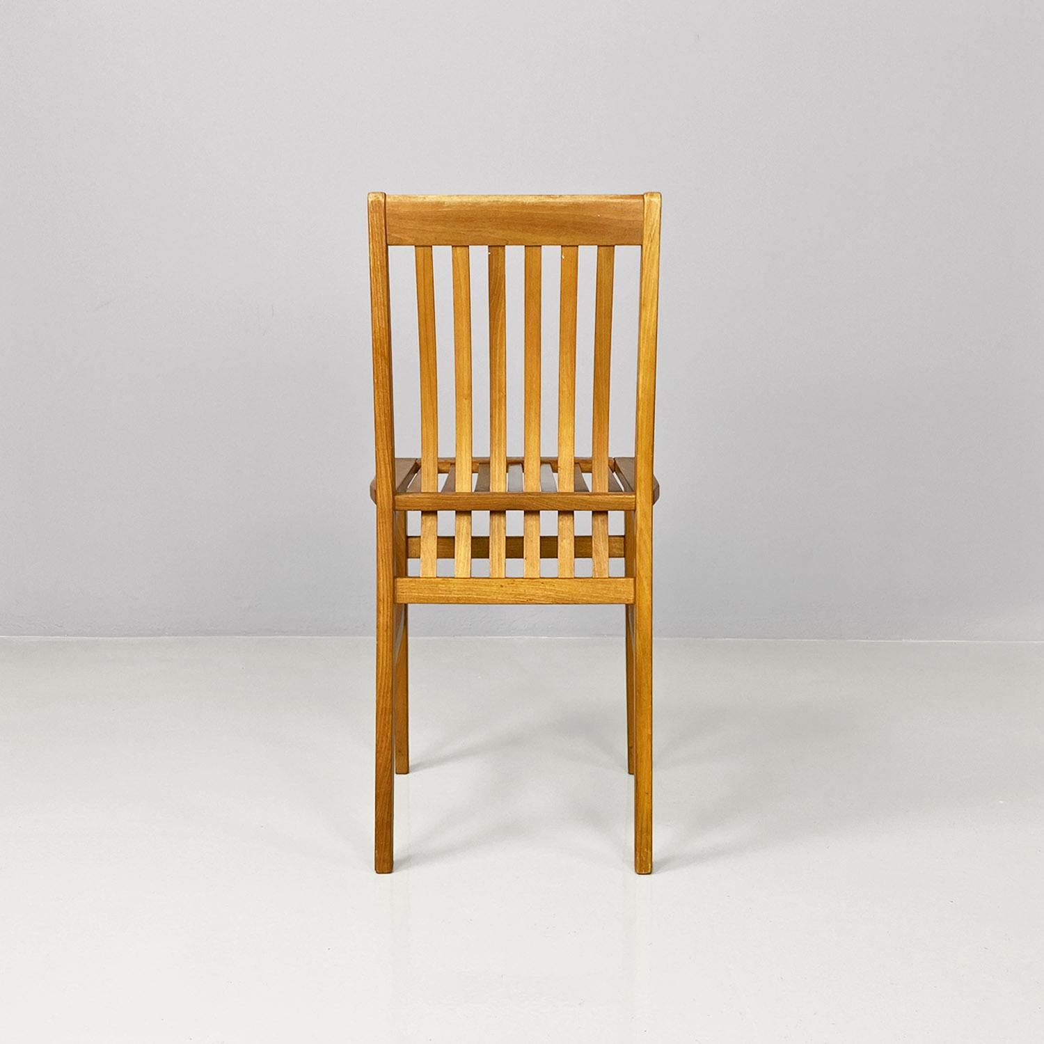 Ensemble moderne italien de quatre chaises Milano en bois par Aldo Rossi pour Molteni, 1987 en vente 2