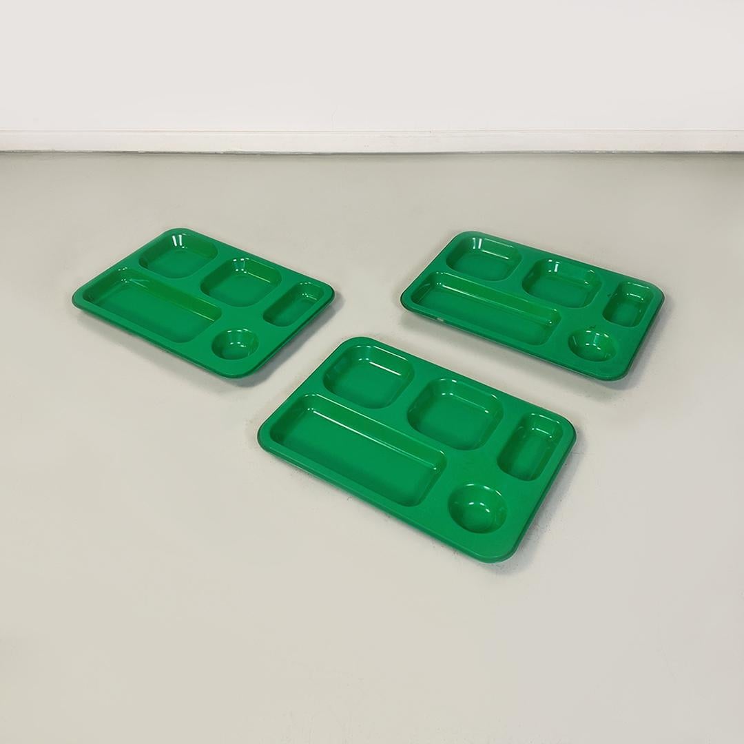 Italian modern or space age style set of three green plastic breakfast or canteen trays, 1970s.
Set of three green plastic trays for breakfast or canteen, equipped with small compartments of various sizes and stackable.
1970s Approx.
Good general