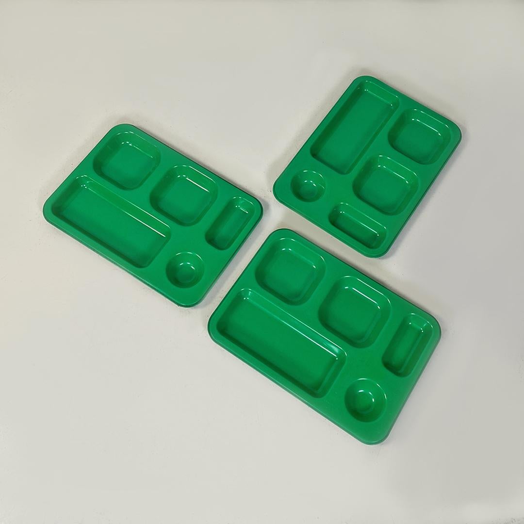Italian Modern Set of Three Green Plastic Breakfast or Canteen Trays, 1970s In Good Condition In MIlano, IT