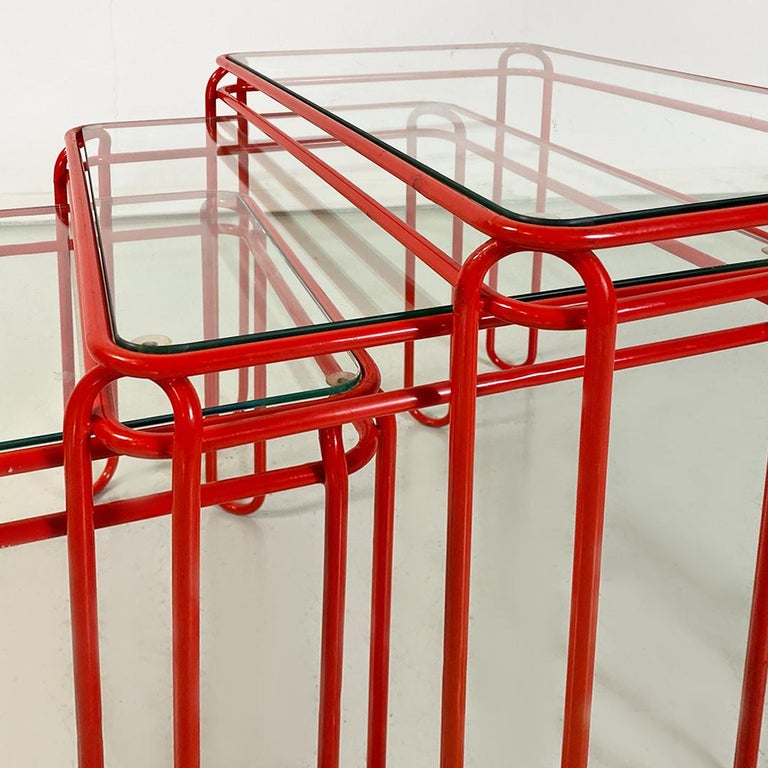 Italian Modern Set of Three Red Metal and Transparent Glass Coffee Tables, 1980s For Sale 3