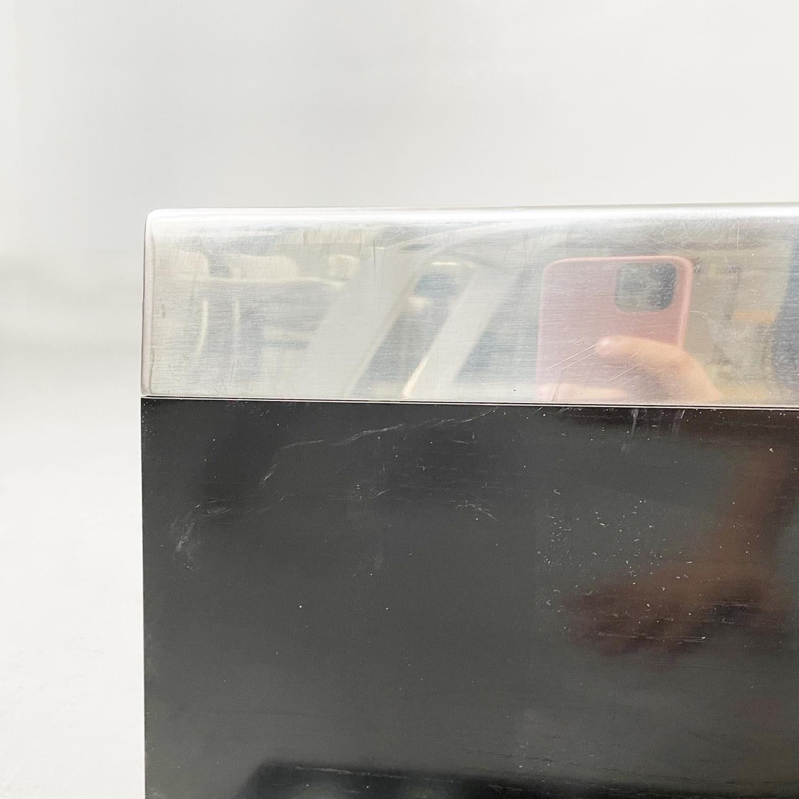Estantería moderna italiana de madera negra y acero, años 80 Italiano en venta