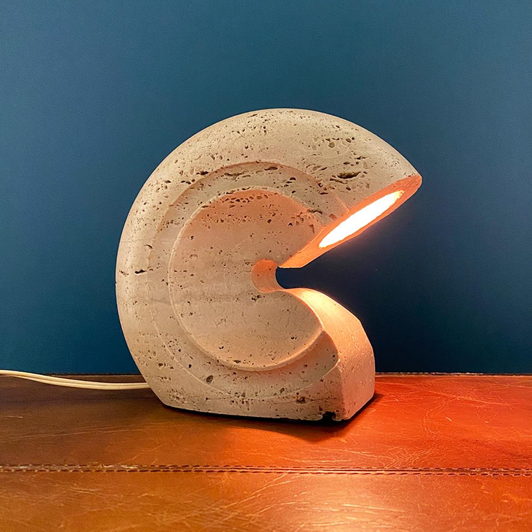 Italian Modern Shell-Shaped Travertine Nucleo Table Lamp by Salocchi, 1970s In Good Condition For Sale In MIlano, IT