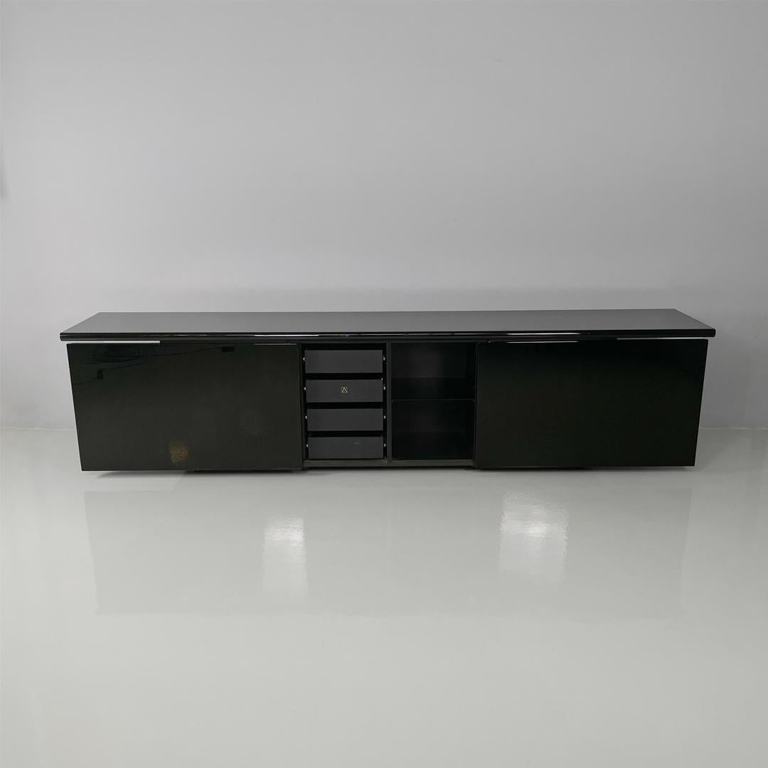 Late 20th Century Italian modern Sheraton sideboard By Stoppino Acerbis for Acerbis, 1980s For Sale