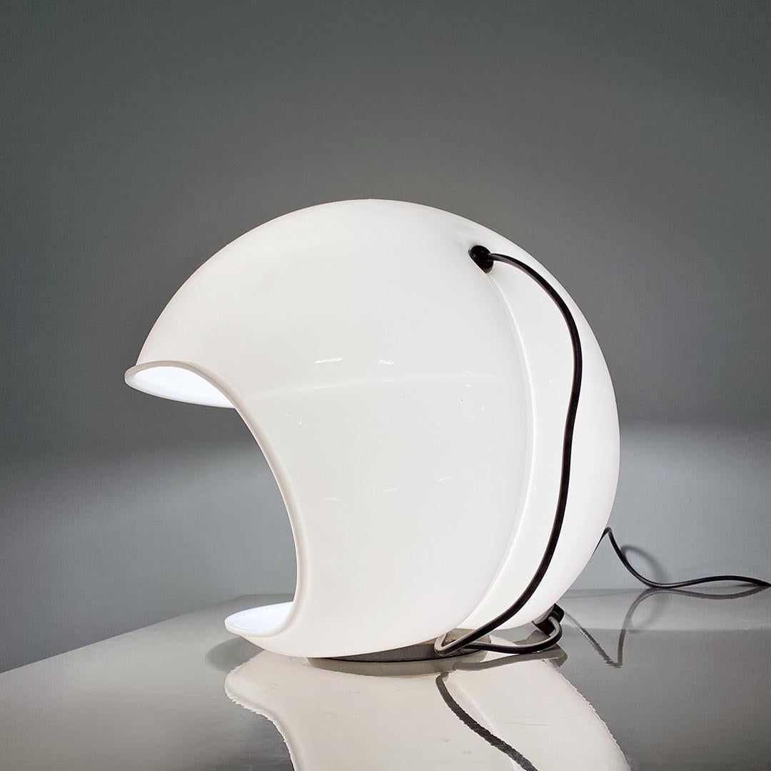 Italian Modern Single White Plastic Shell Foglia Lamp by Elio Martinelli, 1970s For Sale 15