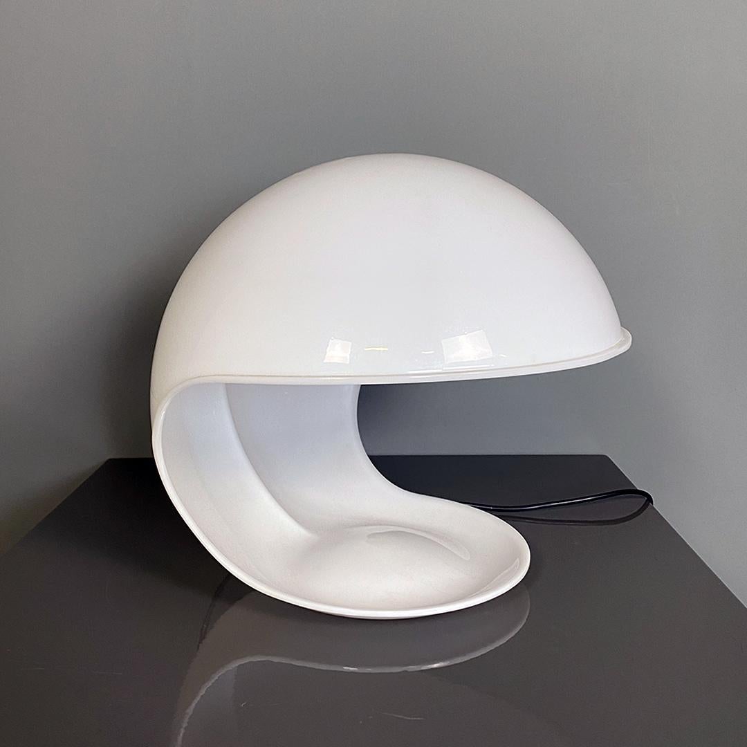 Italian Modern Single White Plastic Shell Foglia Lamp by Elio Martinelli, 1970s 1