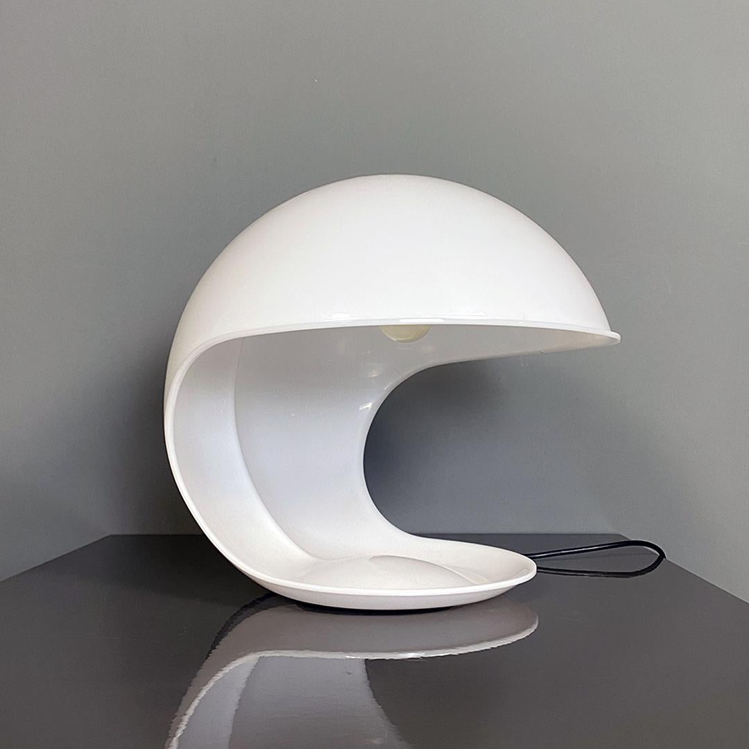 Italian Modern Single White Plastic Shell Foglia Lamp by Elio Martinelli, 1970s 2