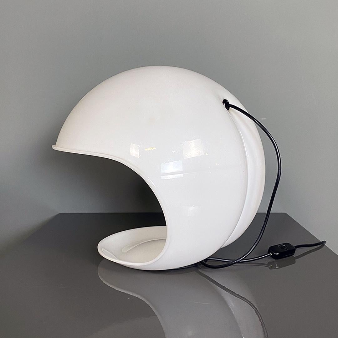 Italian Modern Single White Plastic Shell Foglia Lamp by Elio Martinelli, 1970s 3