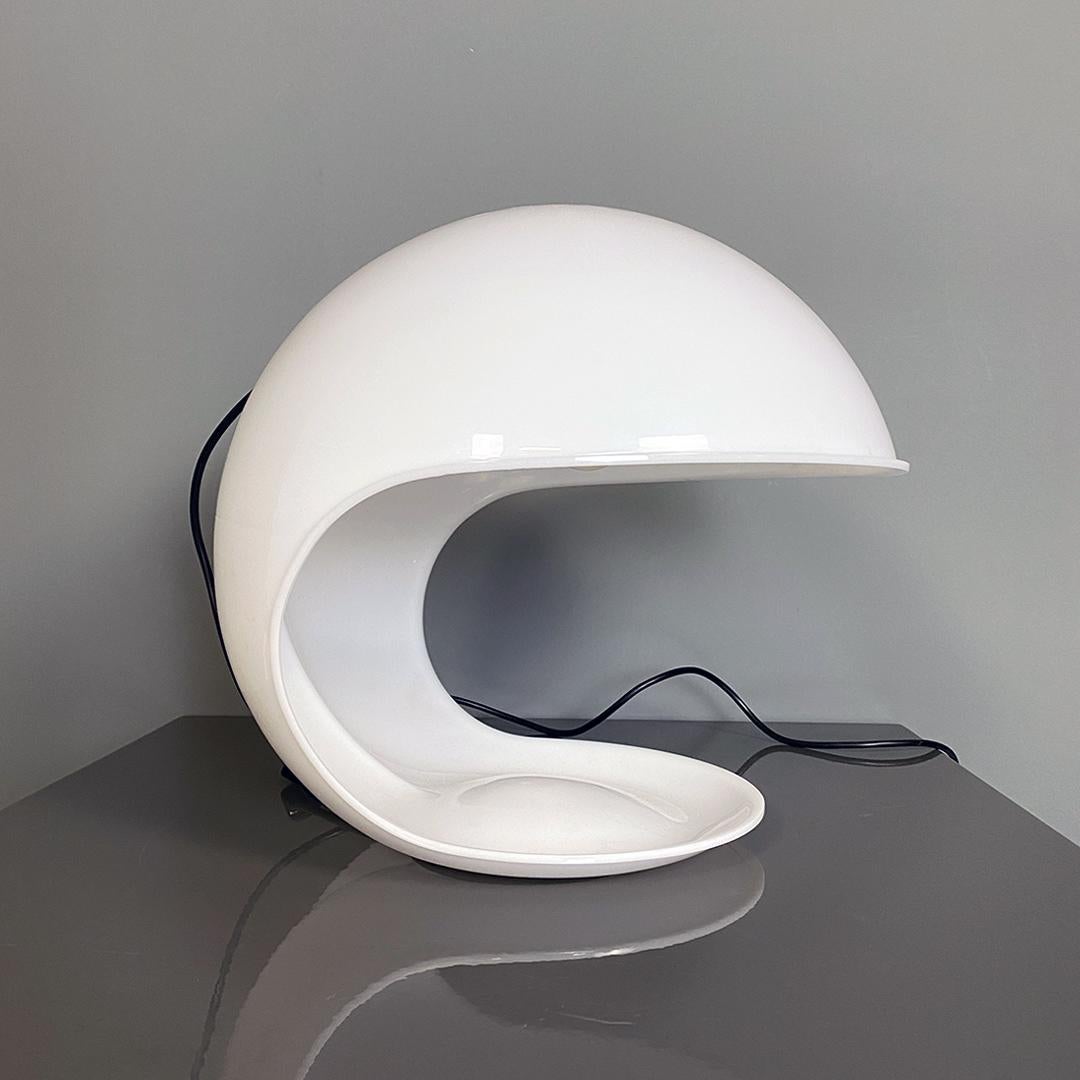 Italian Modern Single White Plastic Shell Foglia Lamp by Elio Martinelli, 1970s For Sale 4