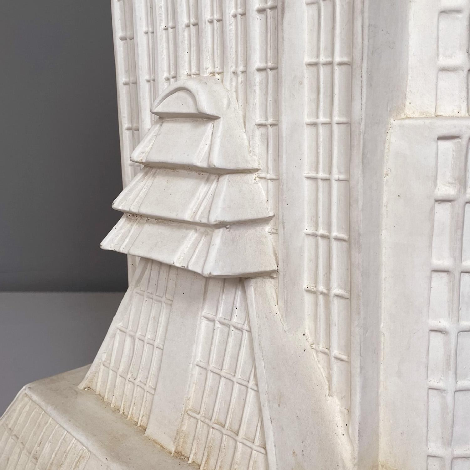 Italienischer moderner Wolkenkratzer weiß-beige Biscuit Keramikskulptur, 1980er Jahre im Angebot 4