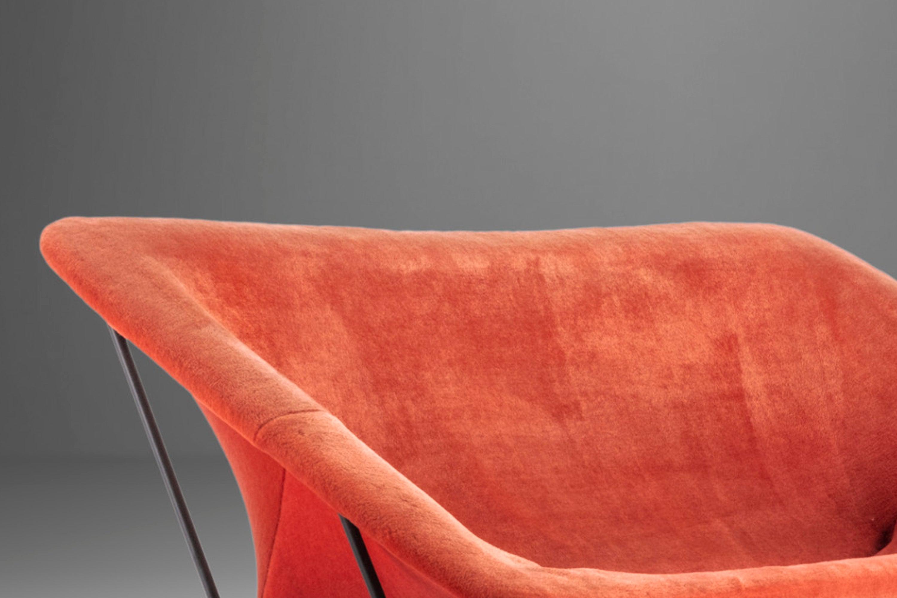 Canapé à franges moderne italien avec cadre en fer et tapisserie rouge d'origine, vers 1970 en vente 4