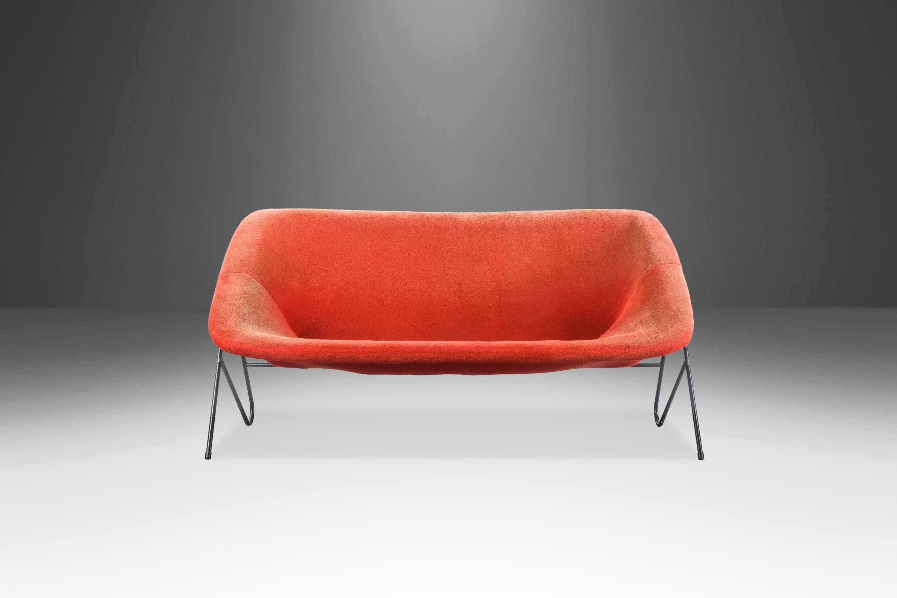 Modernes italienisches Sling Sofa mit Eisenrahmen und roter Original-Polsterung, ca. 1970er Jahre (Italienisch) im Angebot