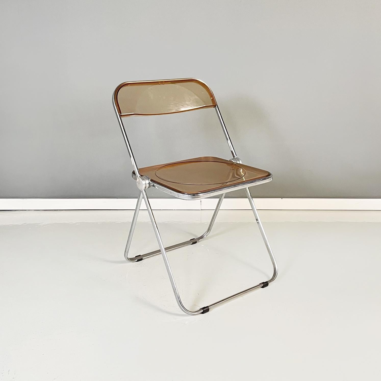Italian modern Folding chairs mod. Plia by Giancarlo Piretti for Anonima Castelli, 1970s
Set of 3 iconic and fantastic folding chairs mod. Plia with square seat and back smoked brown-black abs. The structure is in steel.
They are produced by