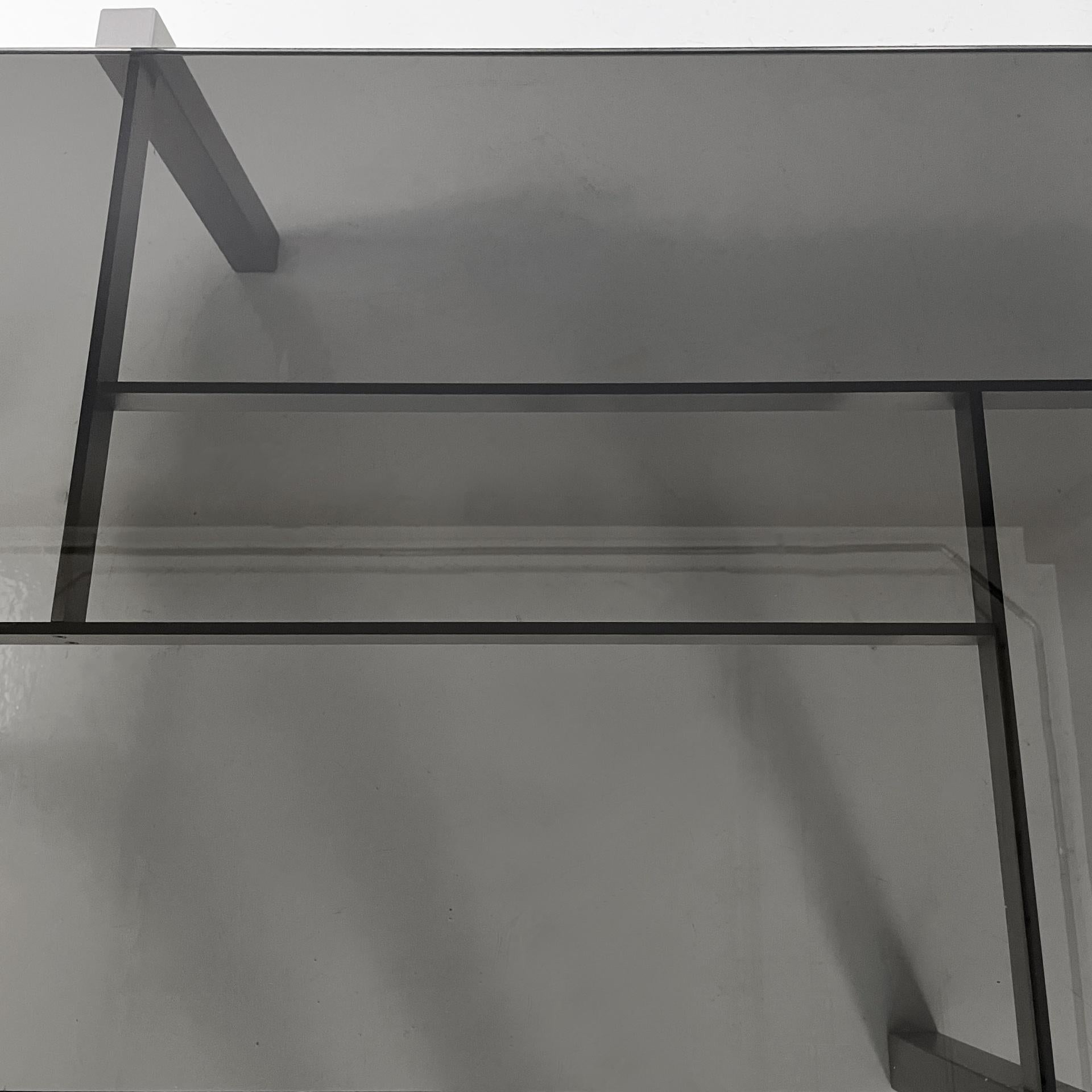 Verre fumé Table basse moderne italienne en verre fumé et acier par Formanova, années 1970. en vente