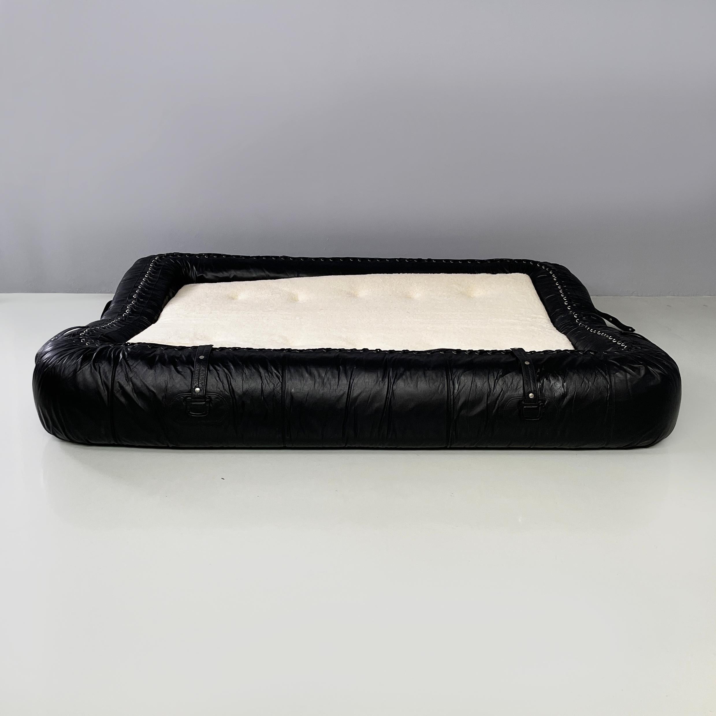 Lit canapé moderne italien Anfibio par Alessandro Becchi Giovannetti Collezioni 1980 1