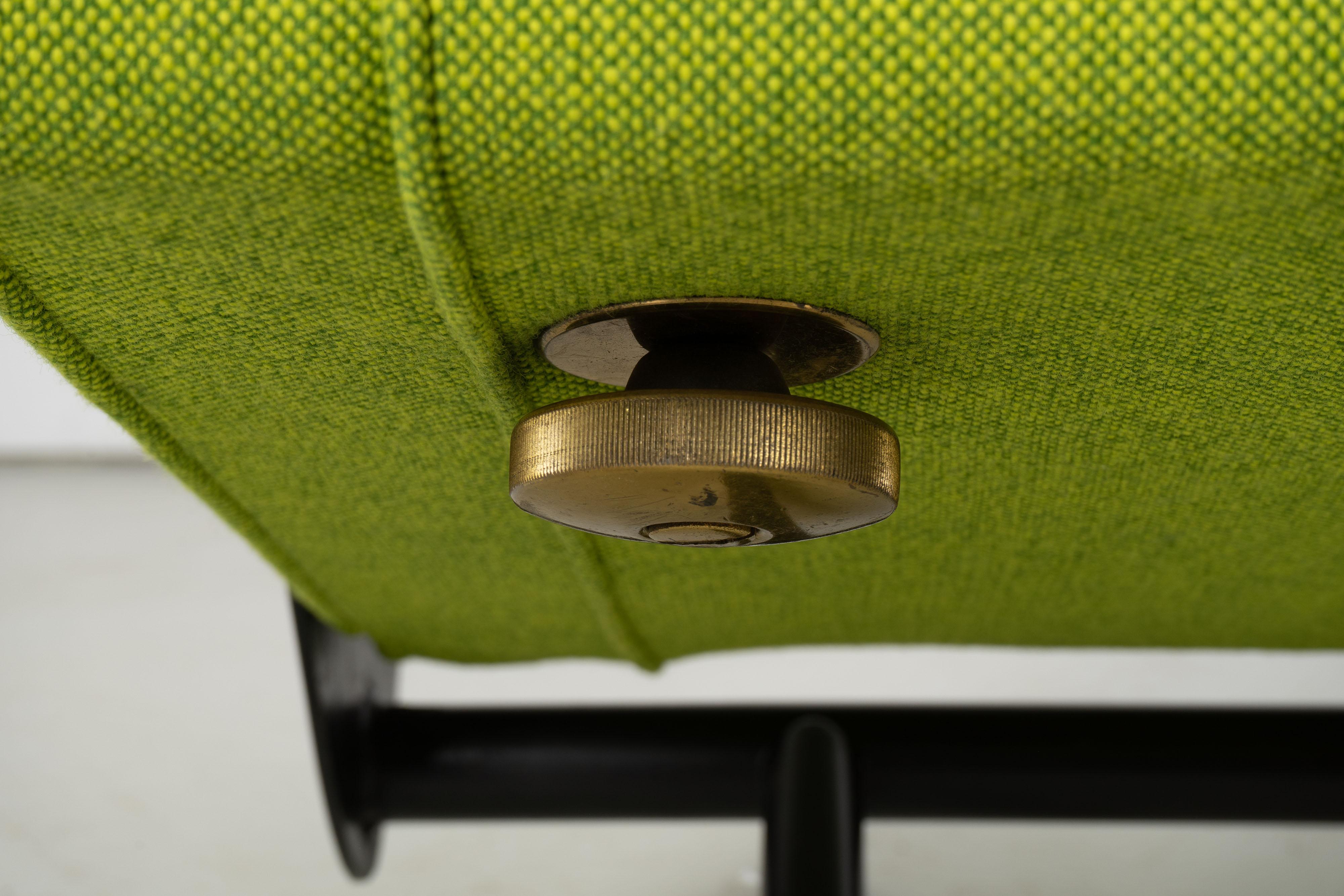 Italian Modern Sofa D70 by Osvaldo Borsani by Tecno, yellow-green Fabric, 1950s In Good Condition In Rosendahl, DE