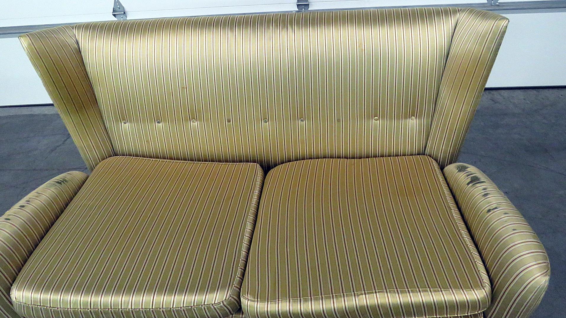 Mid-Century Modern Italian Modern Sofa in the Manner of Gio Ponti