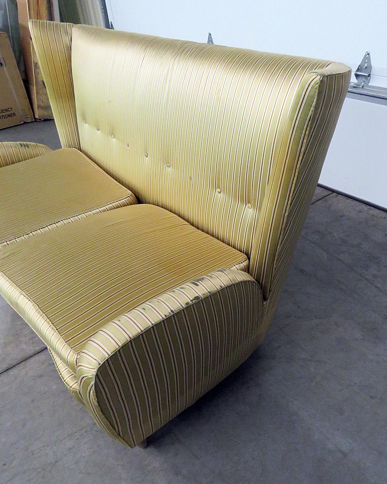 Late 20th Century Italian Modern Sofa in the Manner of Gio Ponti