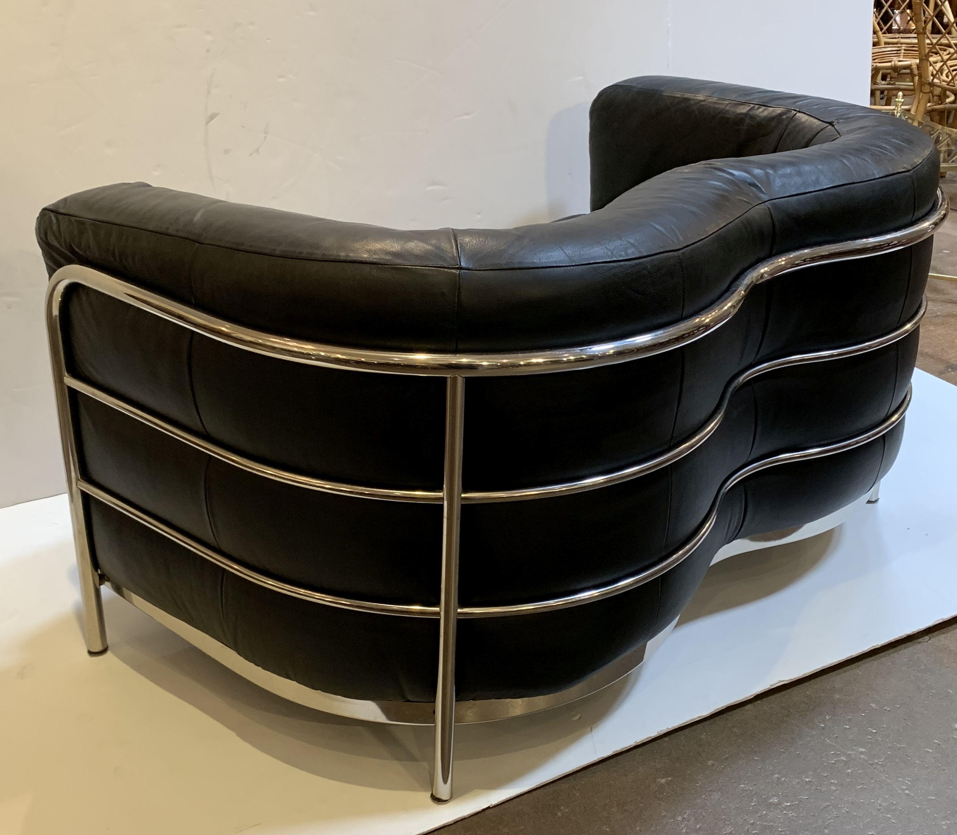 Italian Modern Sofa of Chrome and Black Leather by Paolo Lomazzi For Sale 3