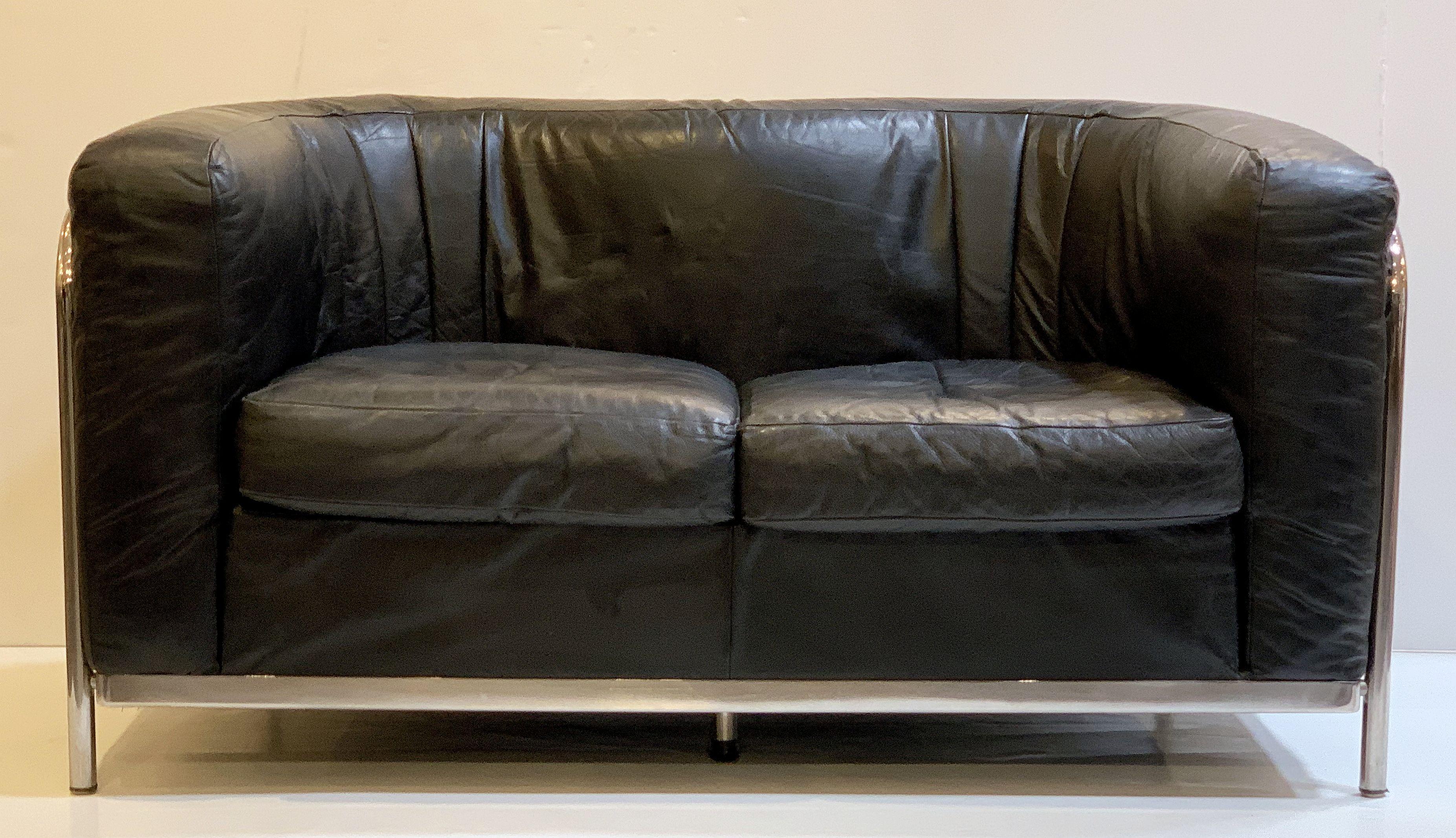 Italian Modern Sofa of Chrome and Black Leather by Paolo Lomazzi For Sale 9