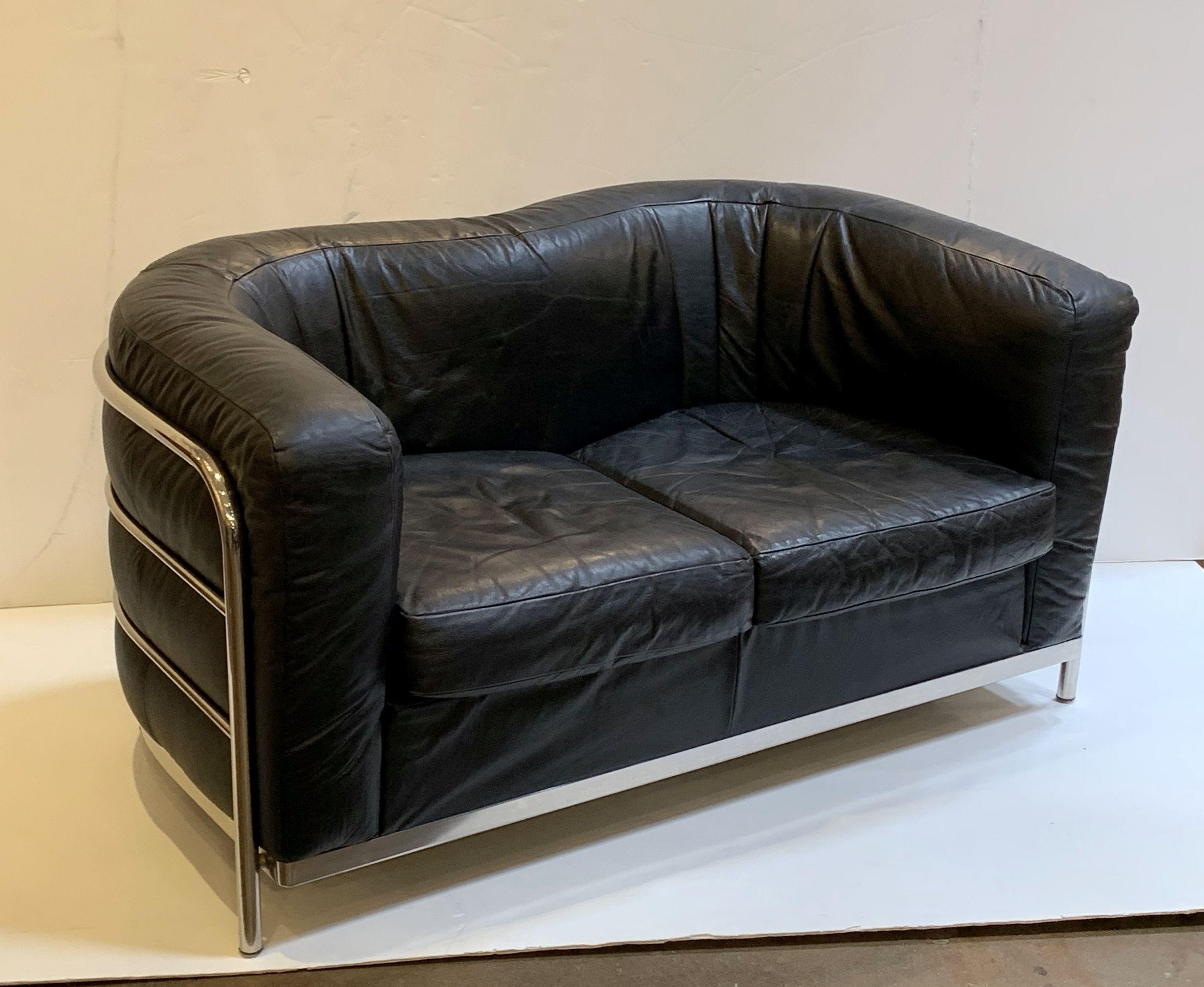 Italian Modern Sofa of Chrome and Black Leather by Paolo Lomazzi For Sale 2