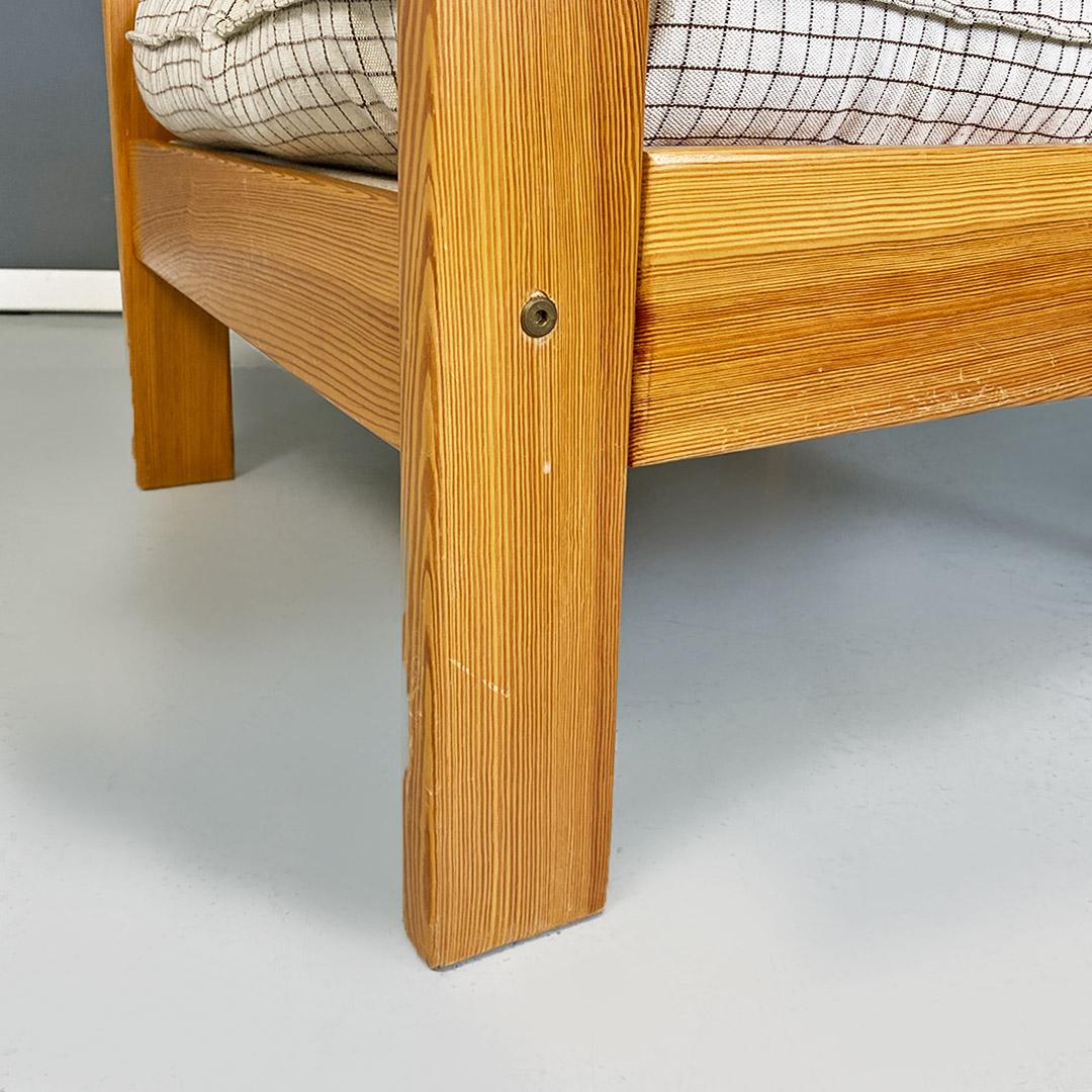Moderner italienischer Sessel aus Massivholz und kariertem schwarzem und weißem Stoff, 1970er Jahre im Angebot 13