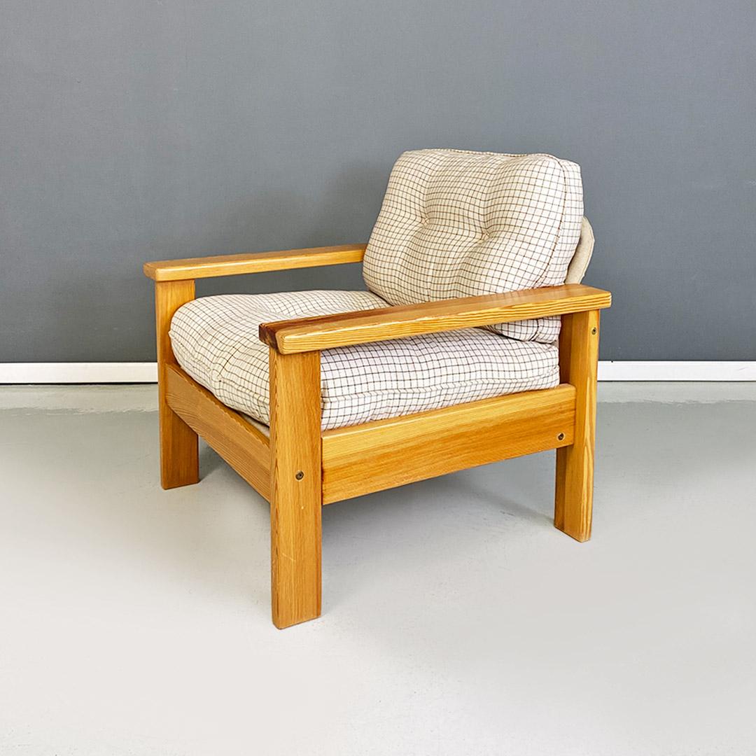 Moderner italienischer Sessel aus Massivholz und kariertem schwarzem und weißem Stoff, 1970er Jahre im Zustand „Gut“ im Angebot in MIlano, IT