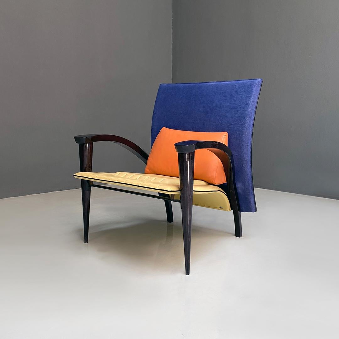 Fauteuil moderne italien en bois massif et cuir multicolore avec accoudoirs, années 1980 en vente 2