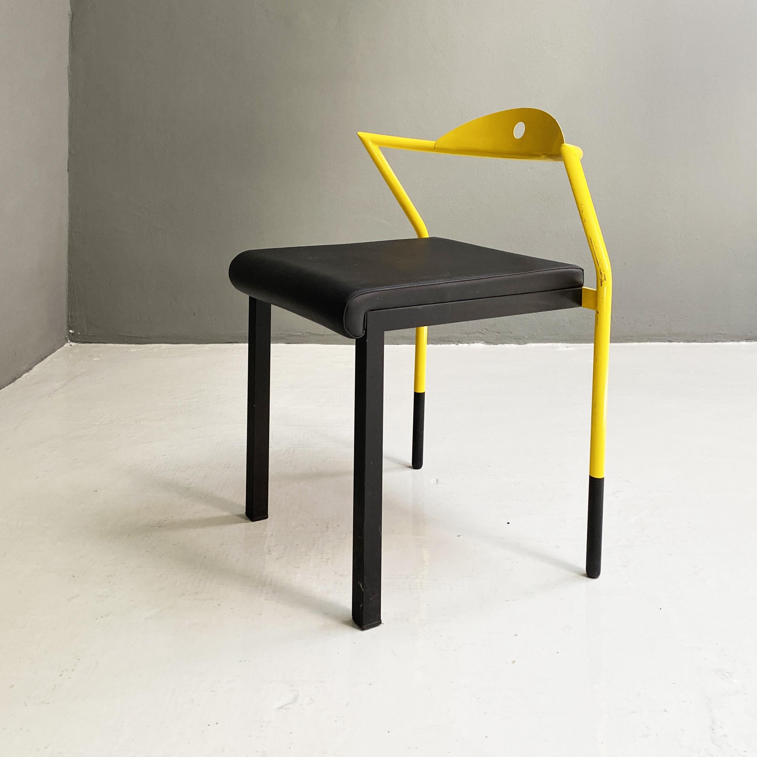 Chaise italienne The Moderns Space Age en cuir noir et métal jaune, années 1970 en vente 2