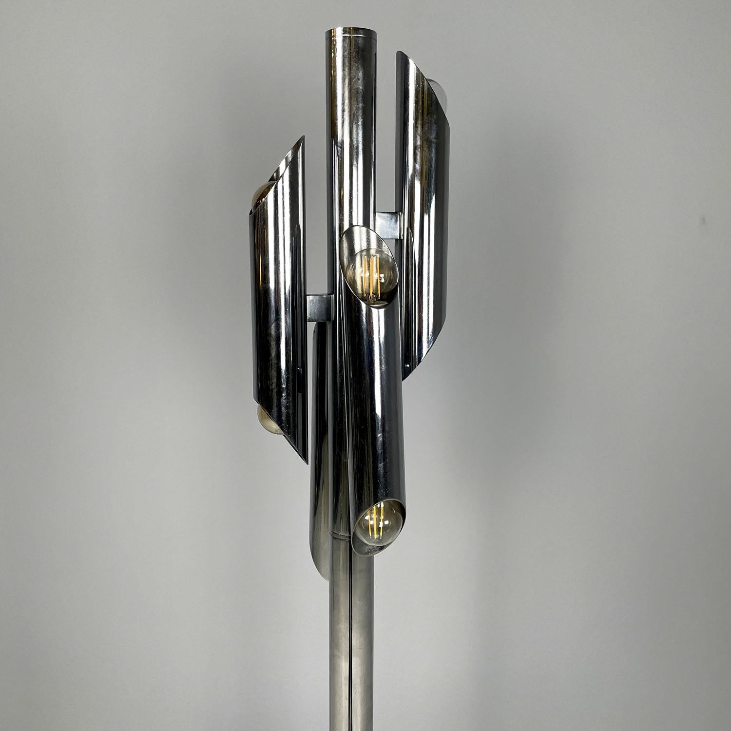 Italian modern Space Age floor lamp in chromed metal, 1970s For Sale 5
