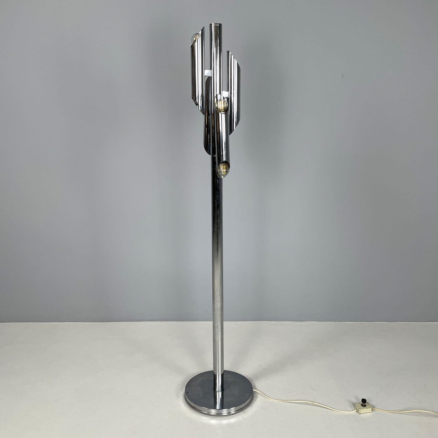 Late 20th Century Italian modern Space Age floor lamp in chromed metal, 1970s For Sale