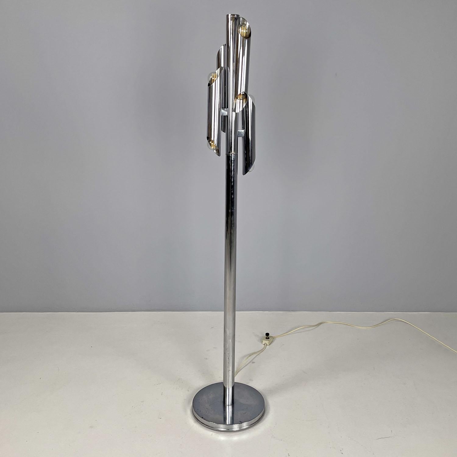Metal Italian modern Space Age floor lamp in chromed metal, 1970s For Sale