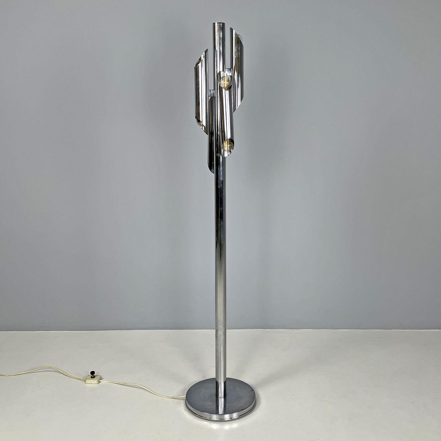 Italian modern Space Age floor lamp in chromed metal, 1970s For Sale 1